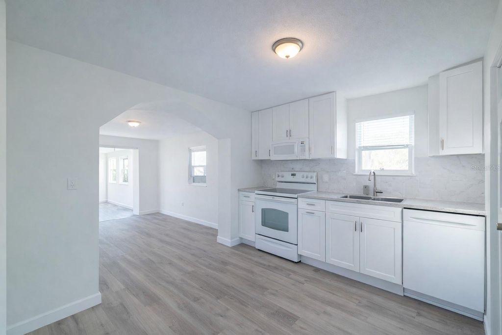 Photo of 702 Hillsboro Street, Plant City, FL 33563 (MLS # S5144649)