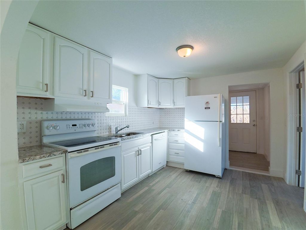 Photo of 702 Hillsboro Street, Plant City, FL 33563 (MLS # S5144649)