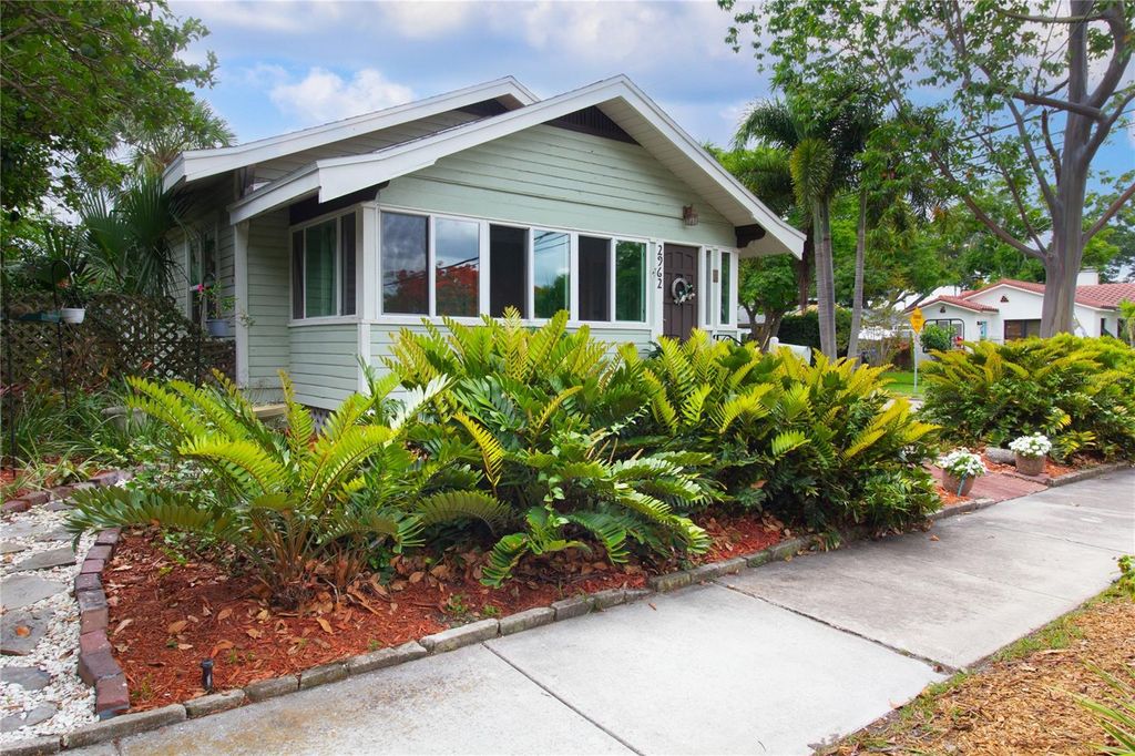 Photo of 2962 Burlington Avenue N, St Petersburg, FL 33713 (MLS # TB8509588)