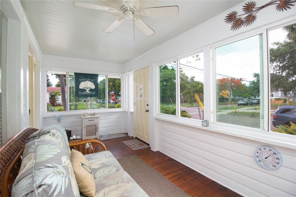 Photo of 2962 Burlington Avenue N, St Petersburg, FL 33713 (MLS # TB8509588)