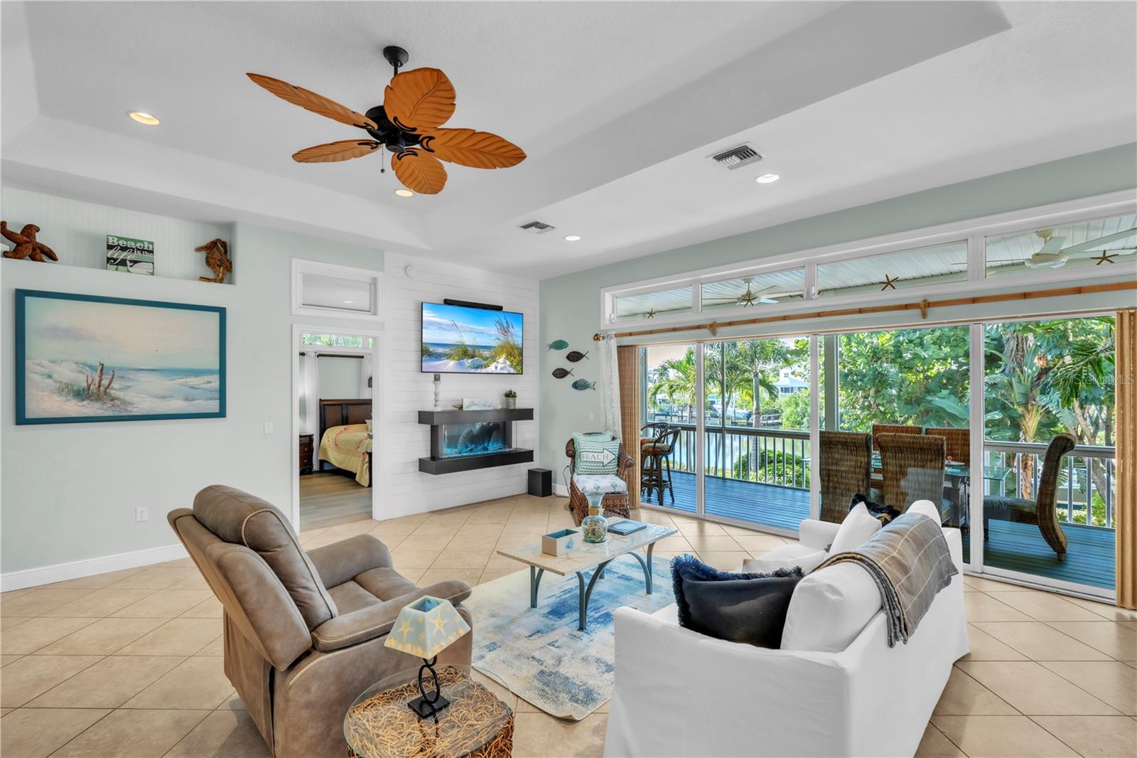 LUANA ISLES 1ST ADD - Residential