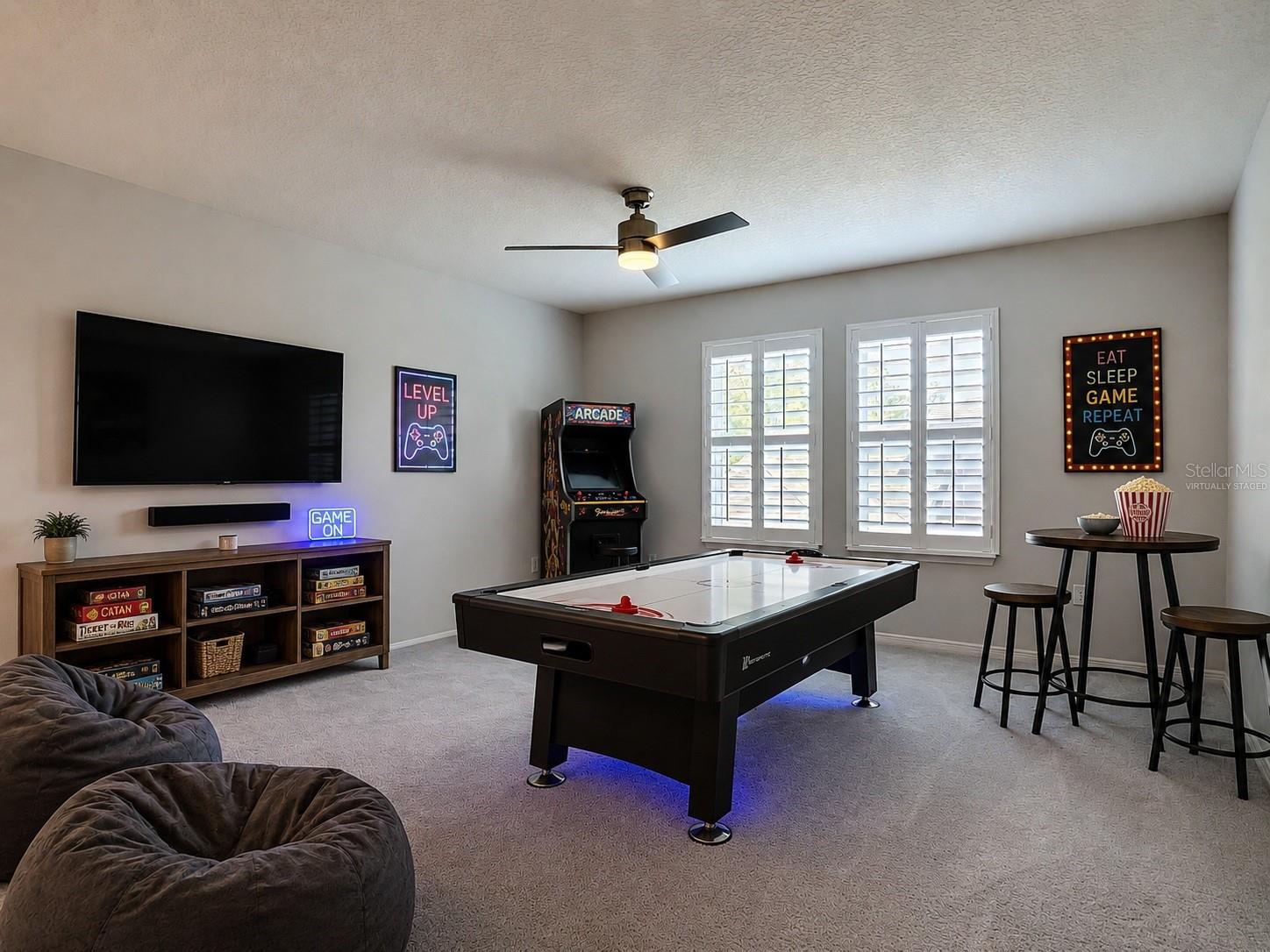 VICTORIA OAKS - Residential