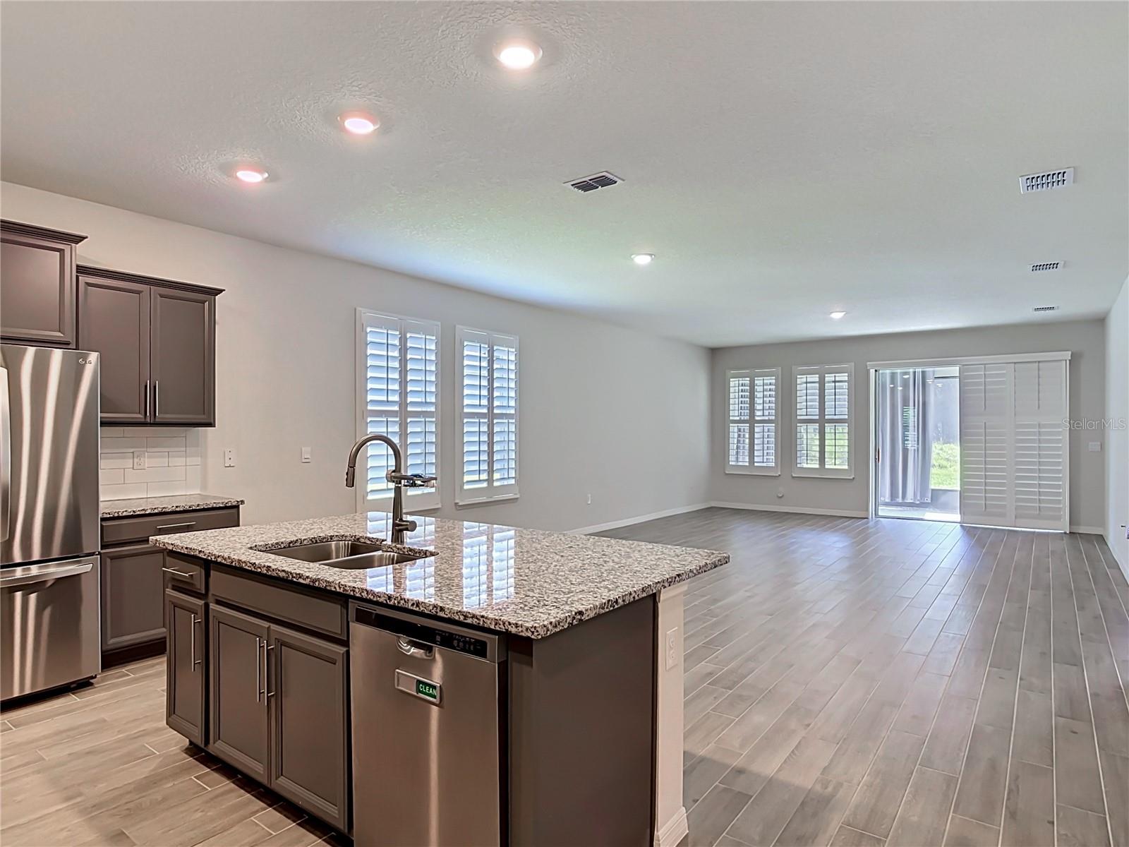 VICTORIA OAKS - Residential