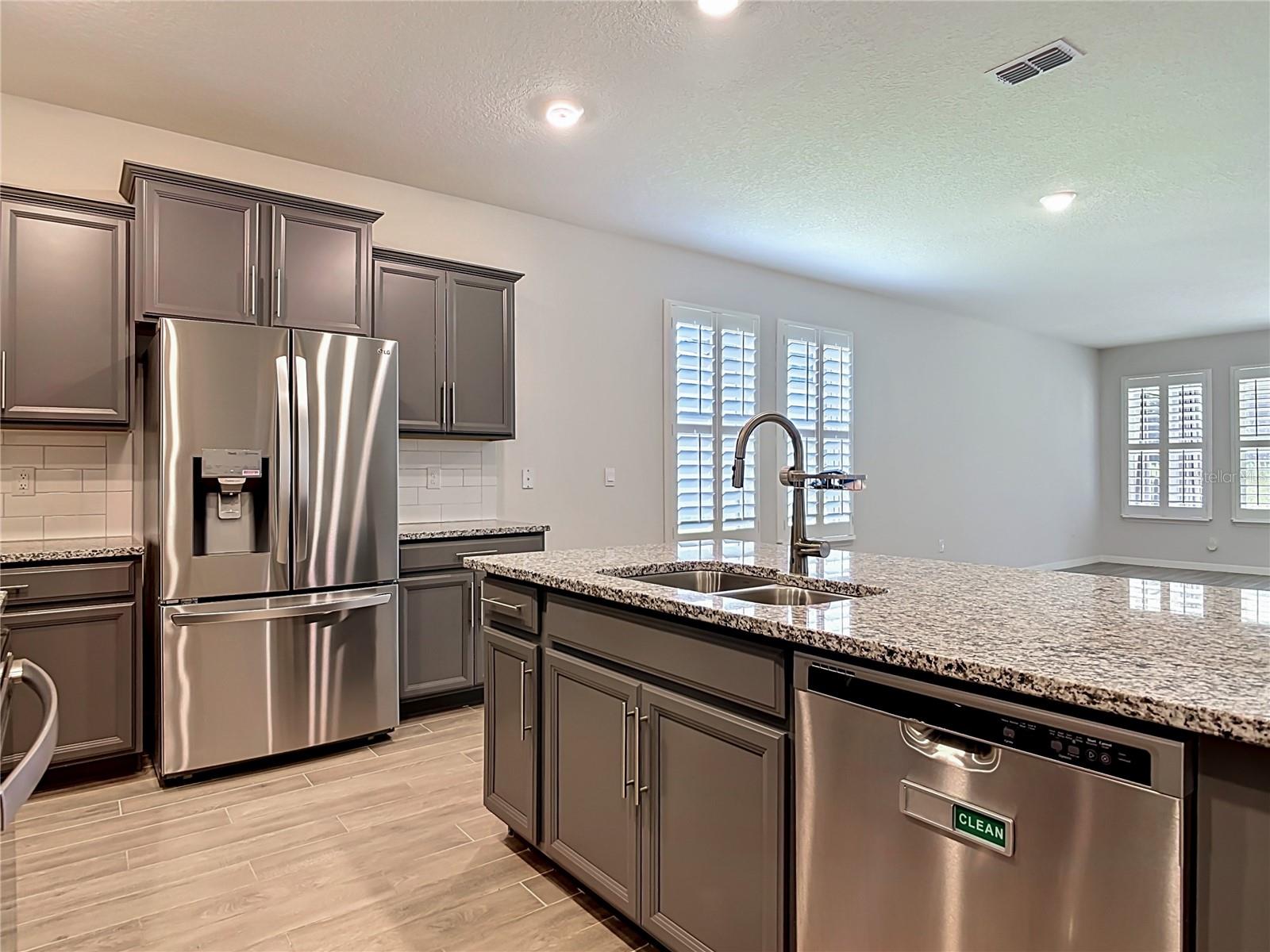 VICTORIA OAKS - Residential
