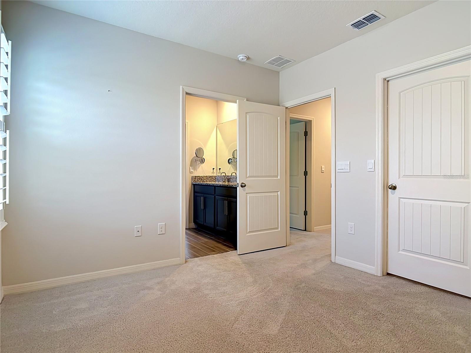 VICTORIA OAKS - Residential