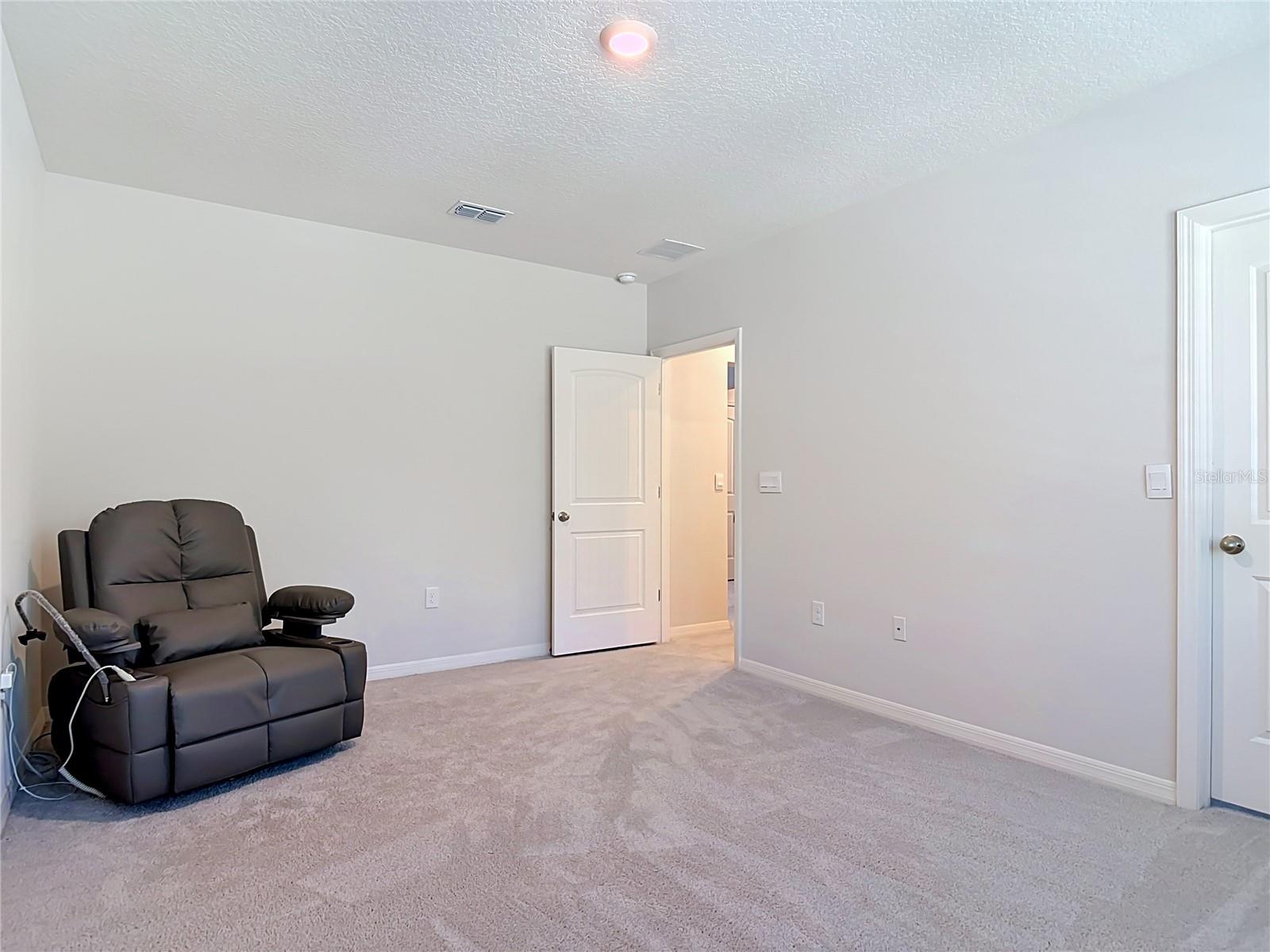 VICTORIA OAKS - Residential