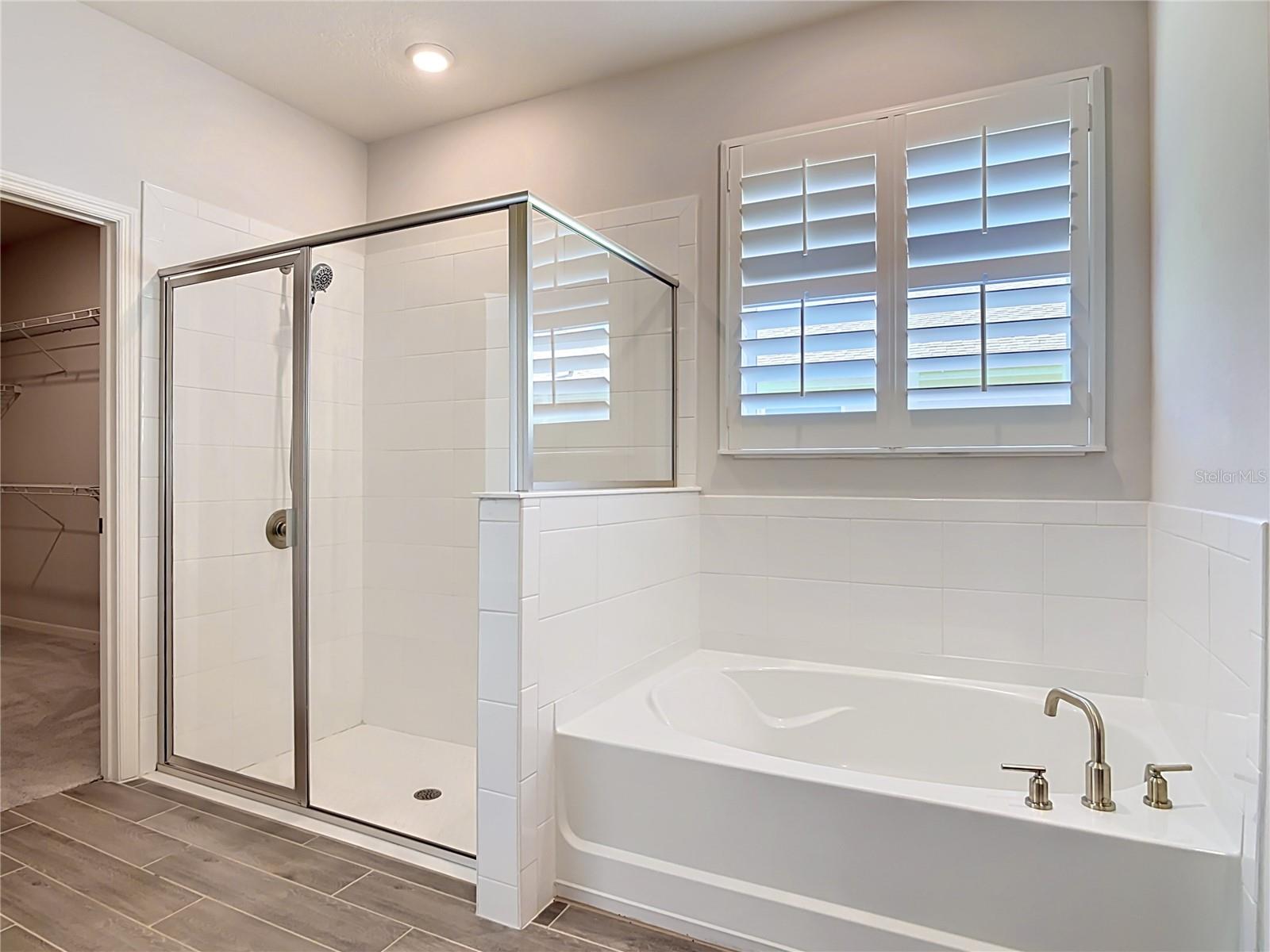 VICTORIA OAKS - Residential