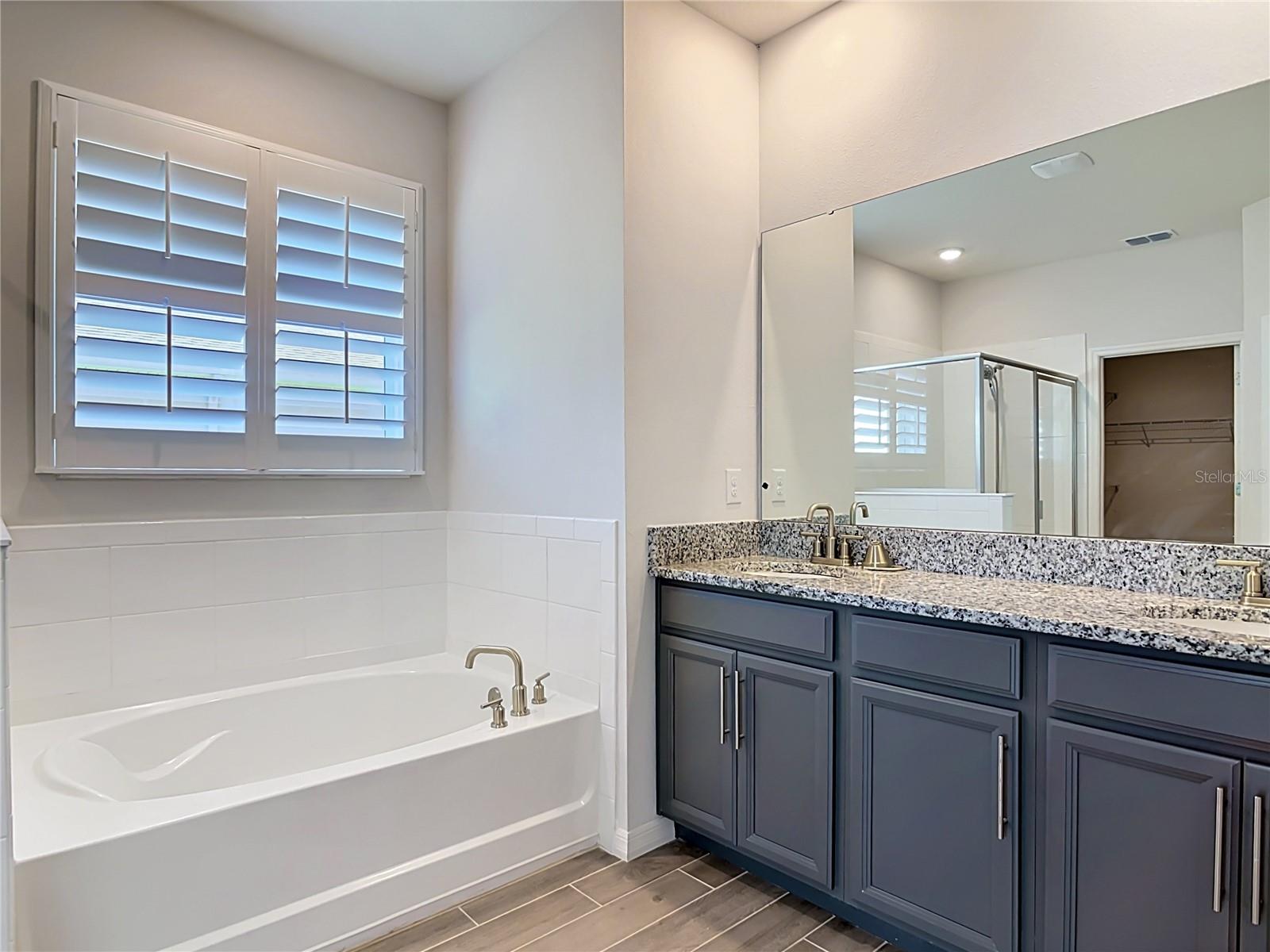 VICTORIA OAKS - Residential
