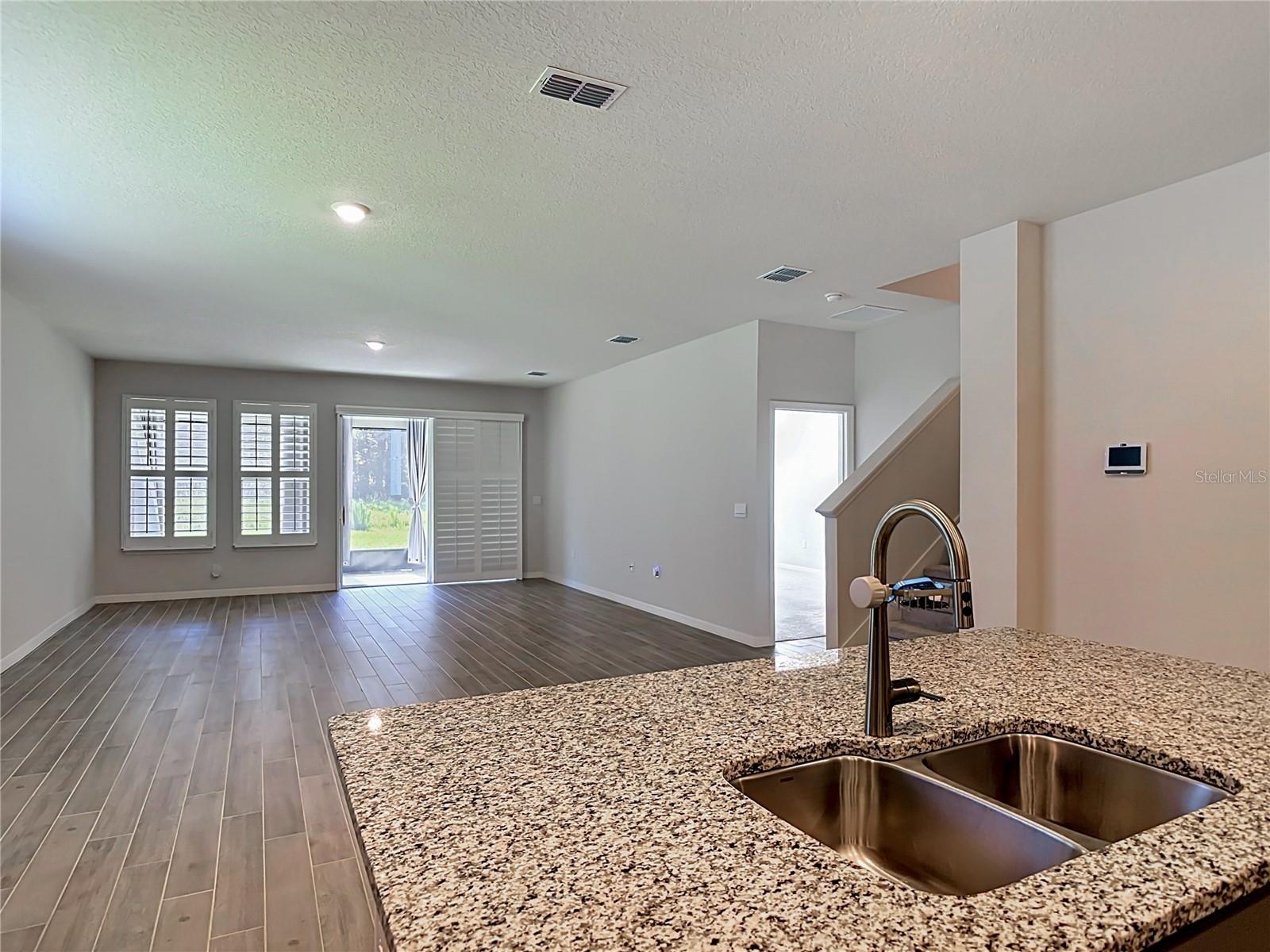 VICTORIA OAKS - Residential