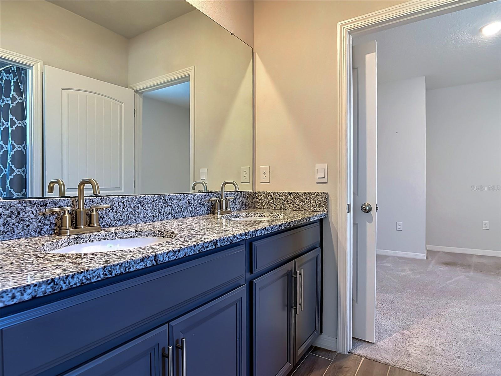VICTORIA OAKS - Residential