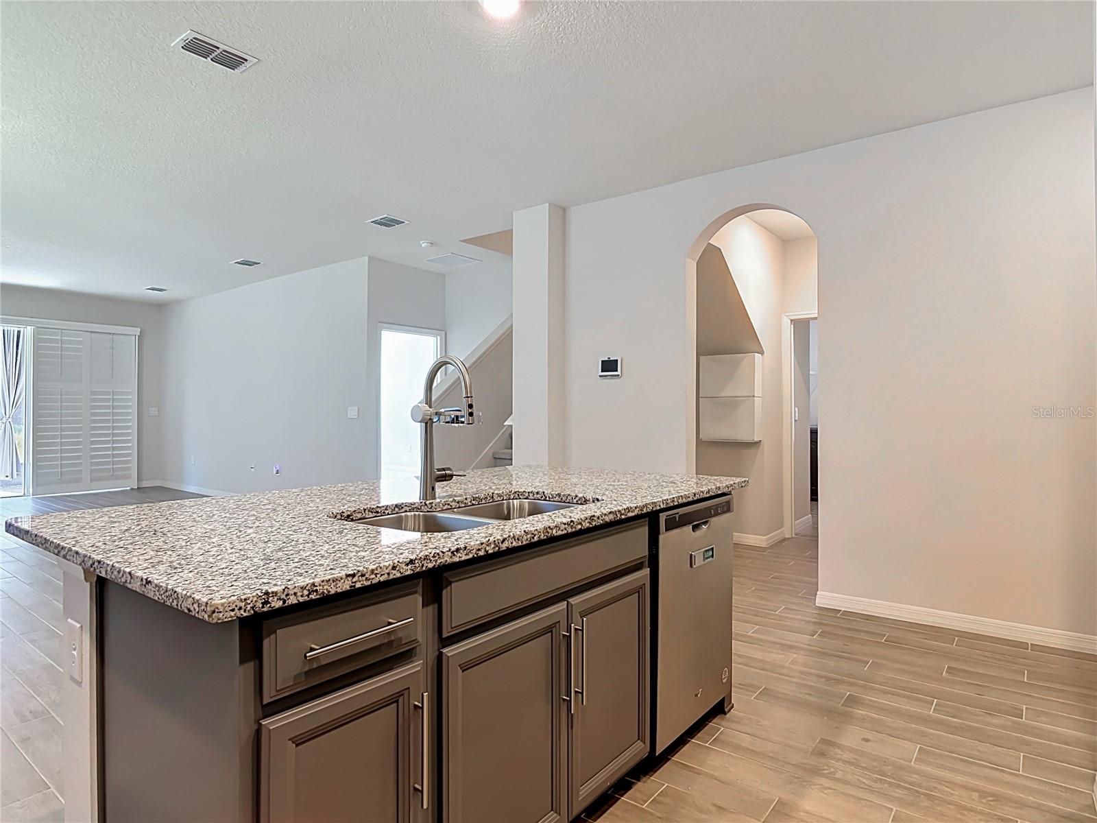 VICTORIA OAKS - Residential