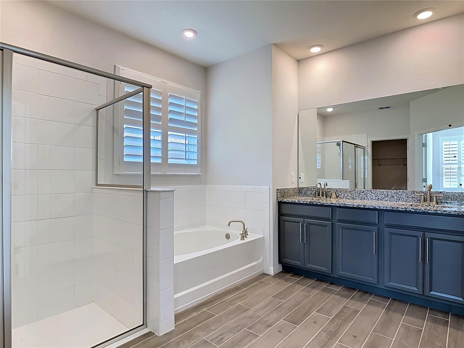 VICTORIA OAKS - Residential