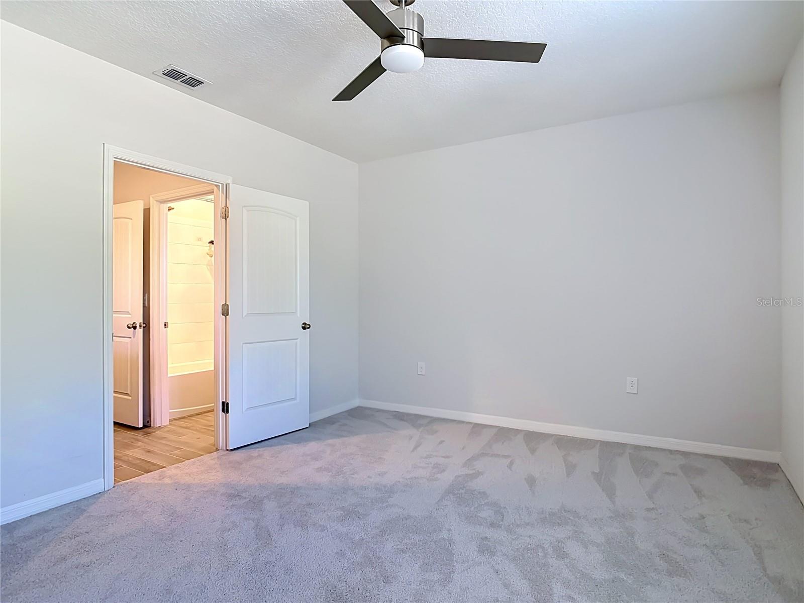 VICTORIA OAKS - Residential