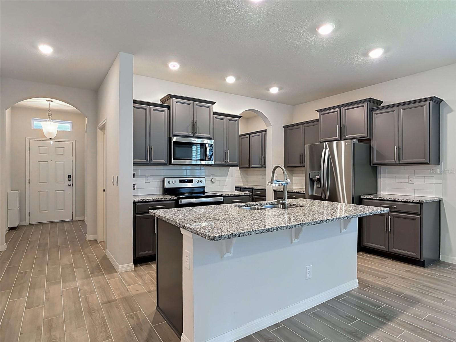 VICTORIA OAKS - Residential