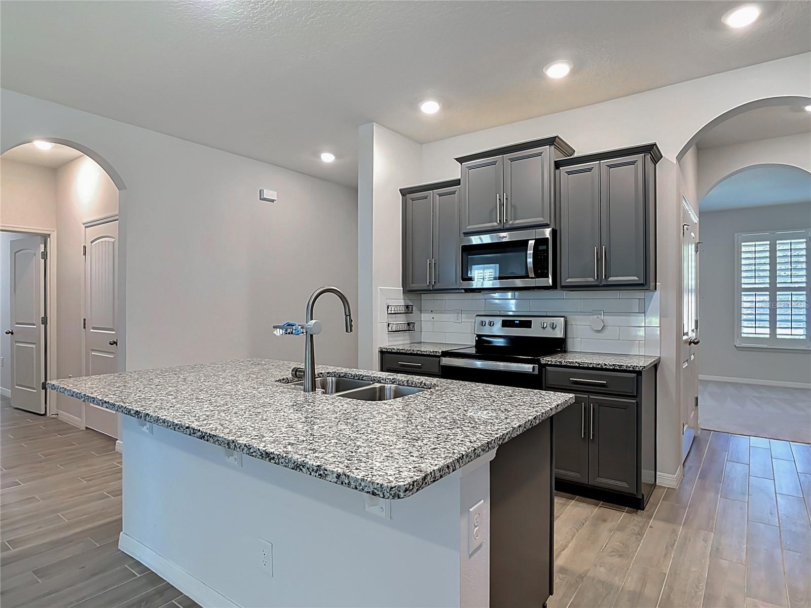 VICTORIA OAKS - Residential