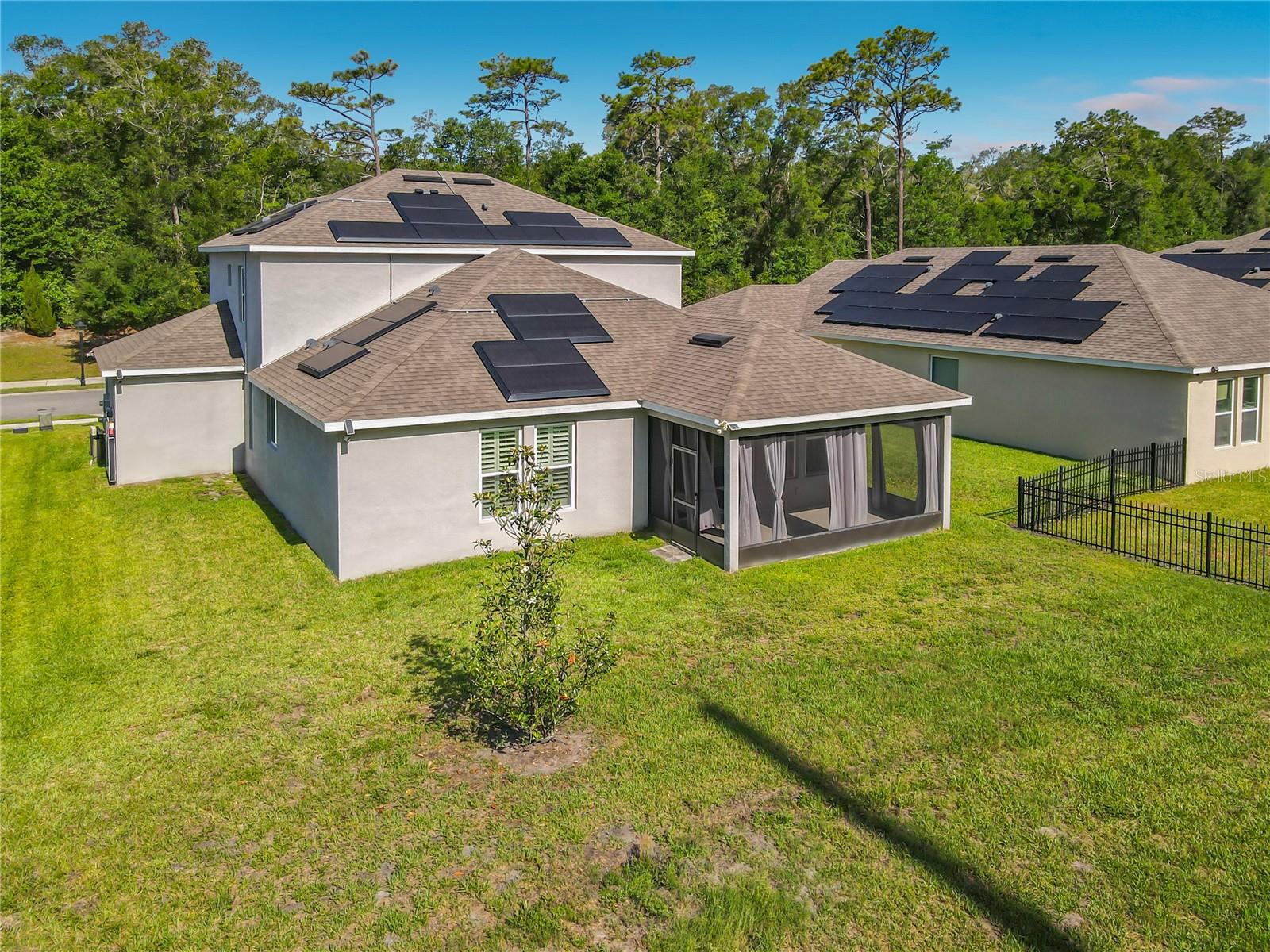 VICTORIA OAKS - Residential