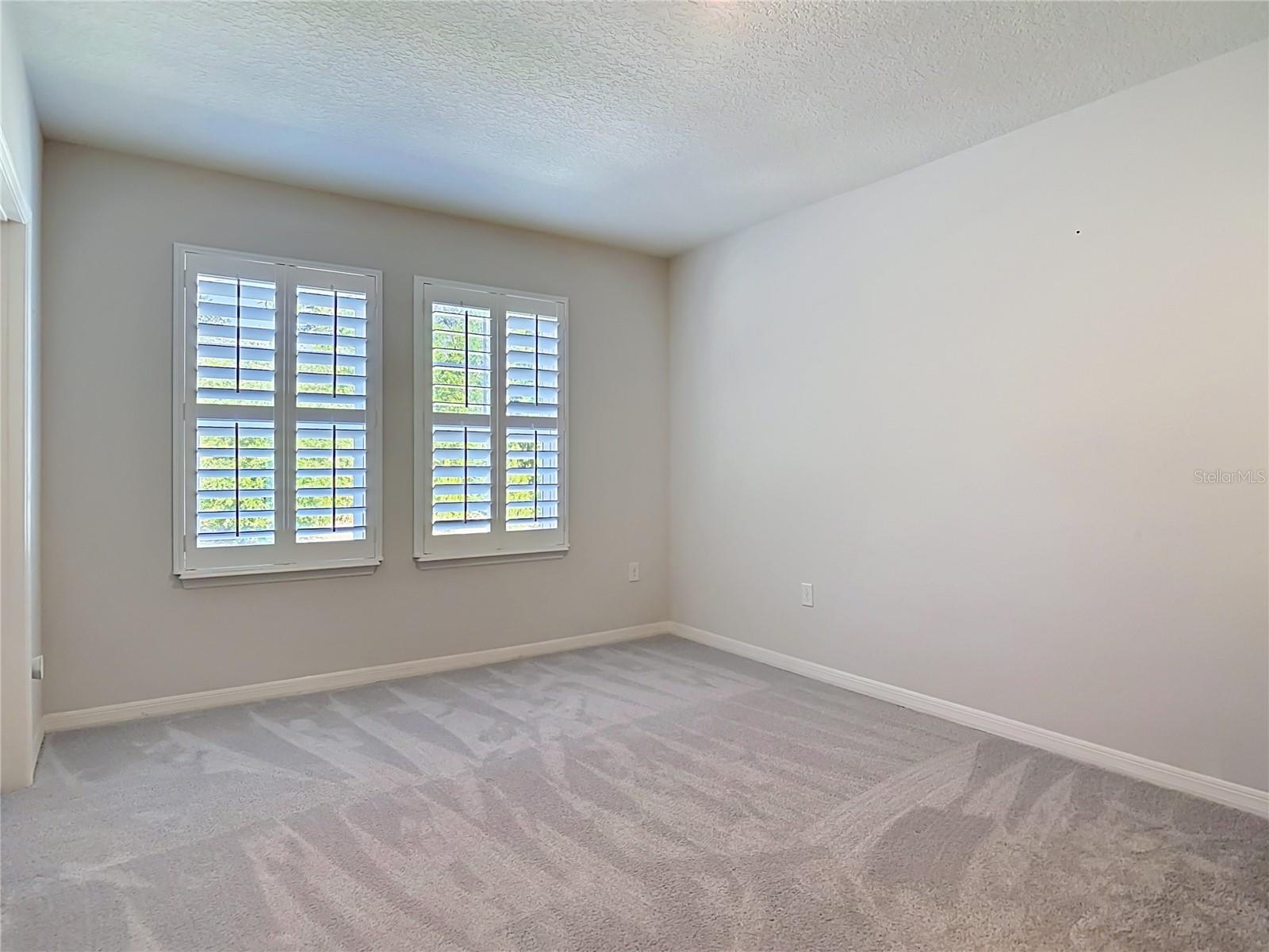 VICTORIA OAKS - Residential