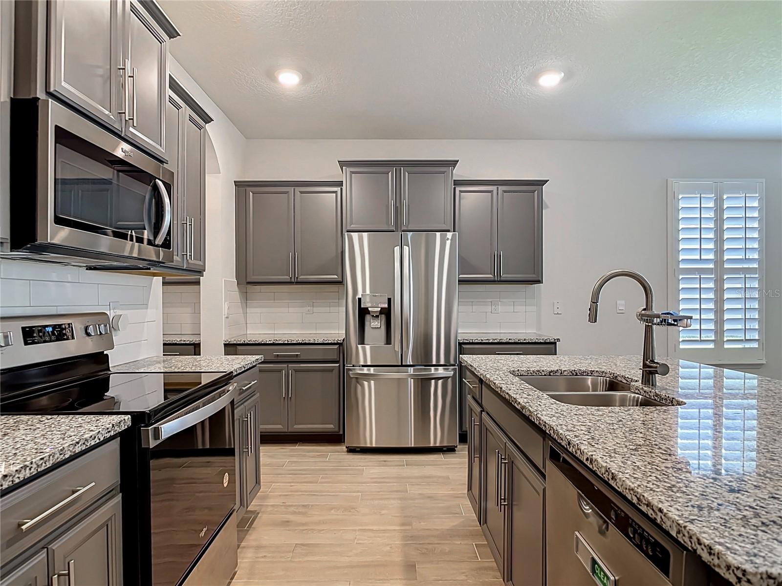 VICTORIA OAKS - Residential