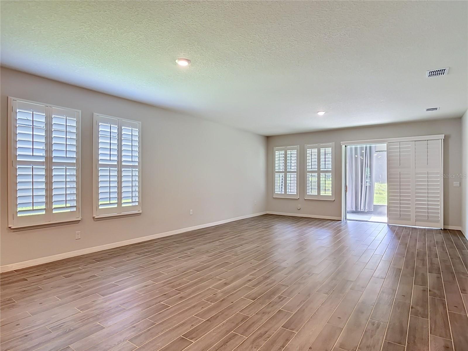 VICTORIA OAKS - Residential