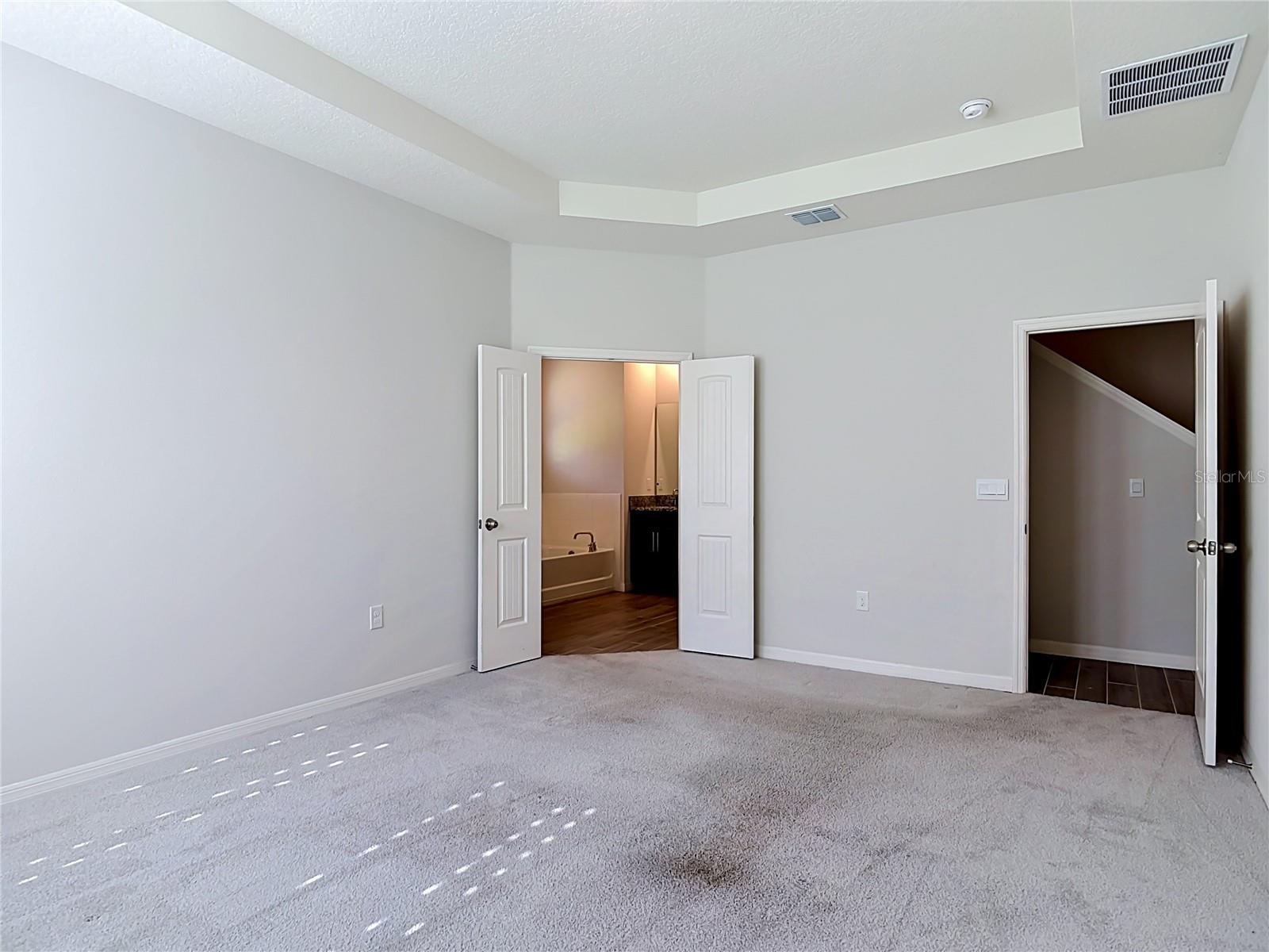VICTORIA OAKS - Residential