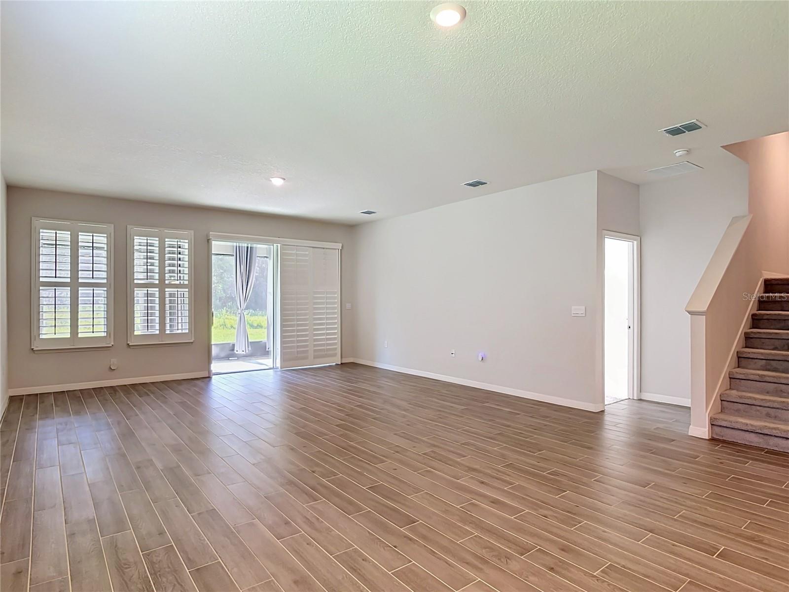 VICTORIA OAKS - Residential