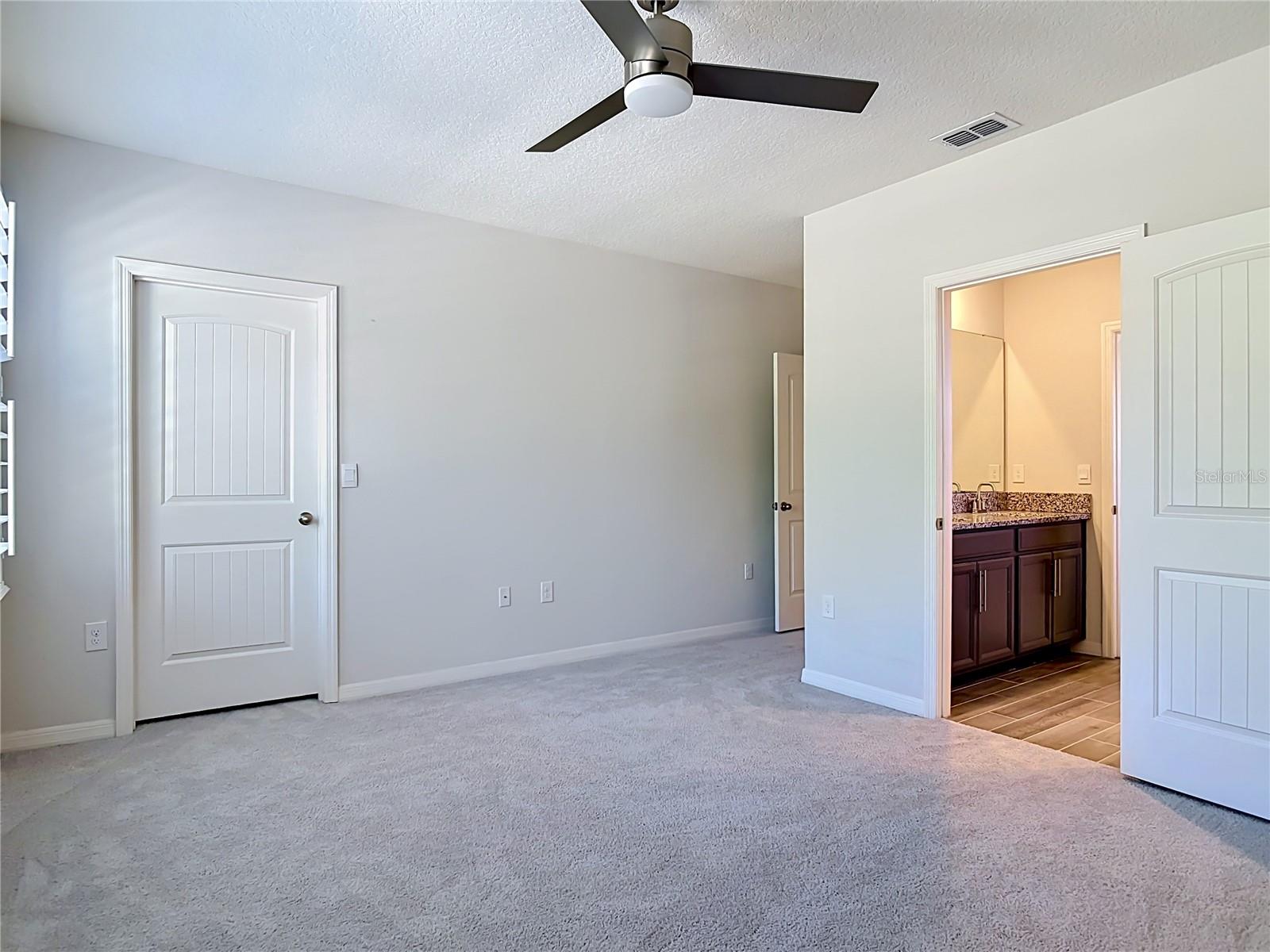 VICTORIA OAKS - Residential