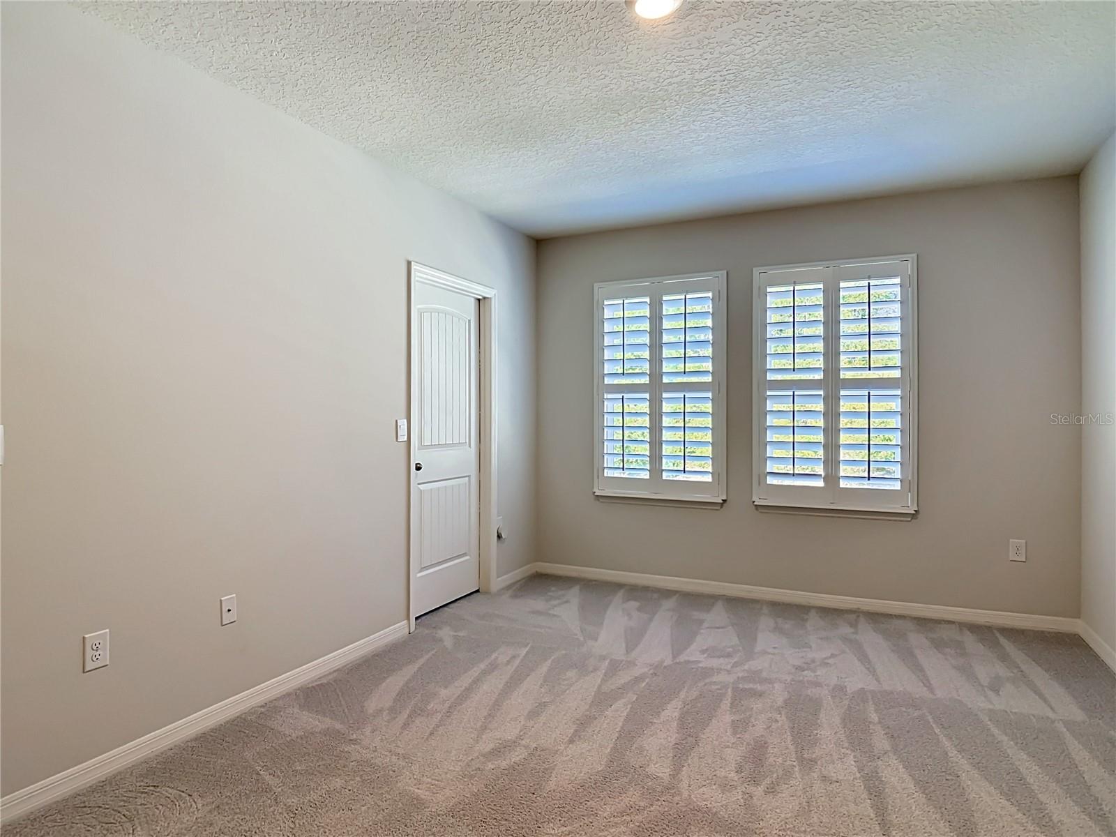 VICTORIA OAKS - Residential