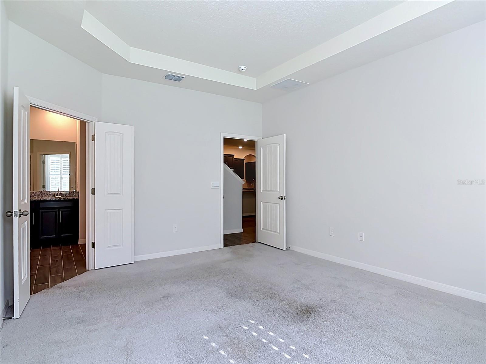 VICTORIA OAKS - Residential