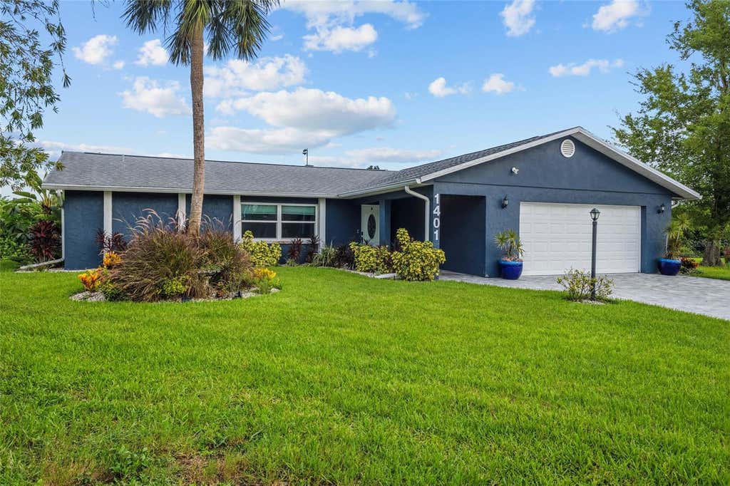 Photo of 1401 Georgetowne Drive, Sarasota, FL 34232 (MLS # A4701255)