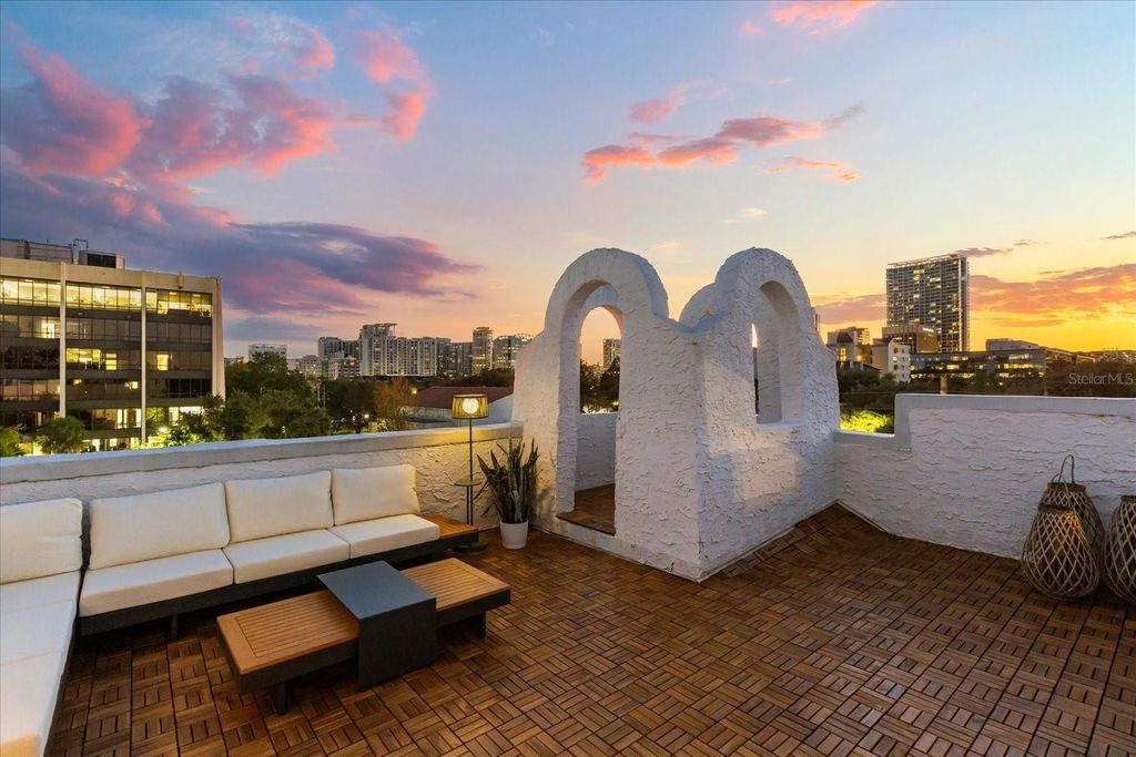 Photo of 601 E Ridgewood Street, Orlando, FL 32803 (MLS # O6370285)