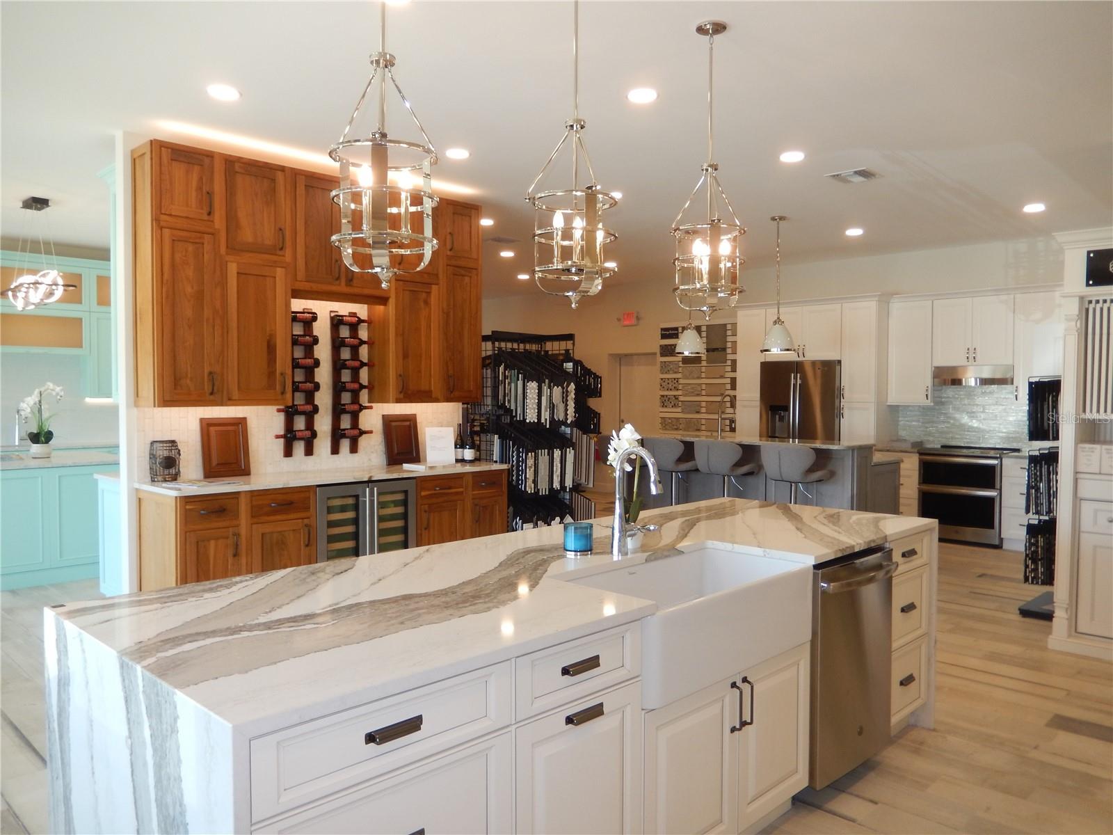 ACREAGE - Commercial Sale