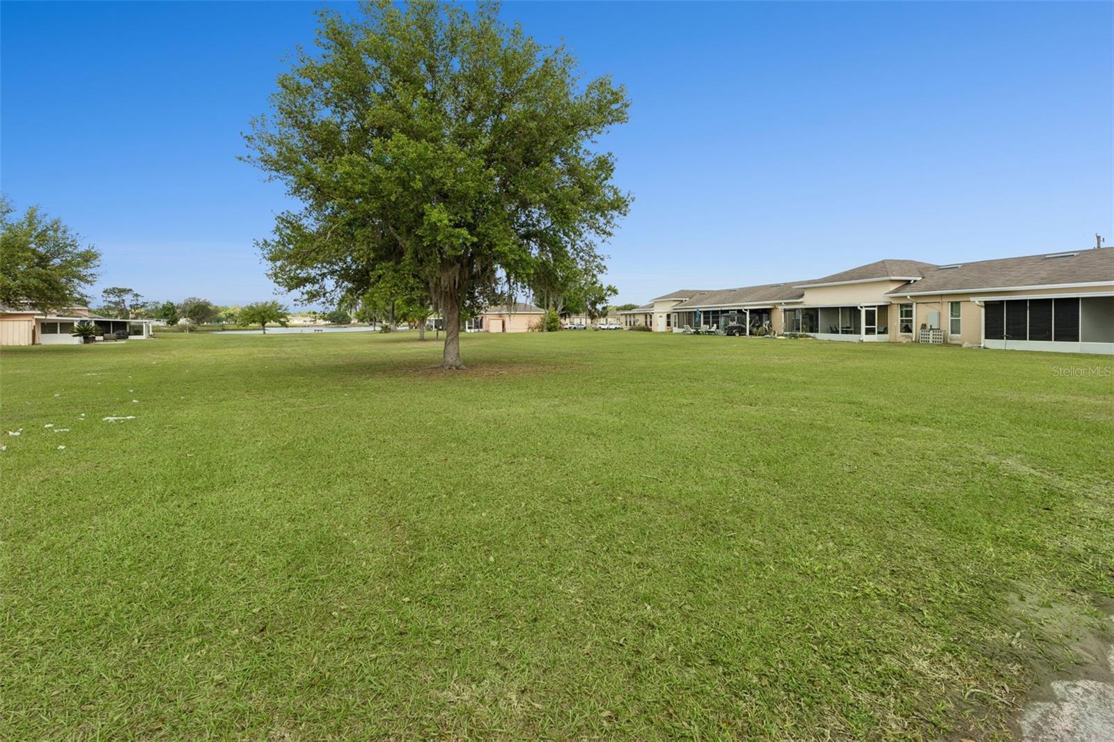 LAKESHORE CLUB - Residential