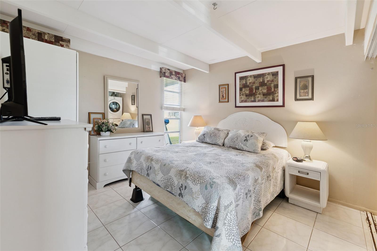 LAKESHORE CLUB - Residential