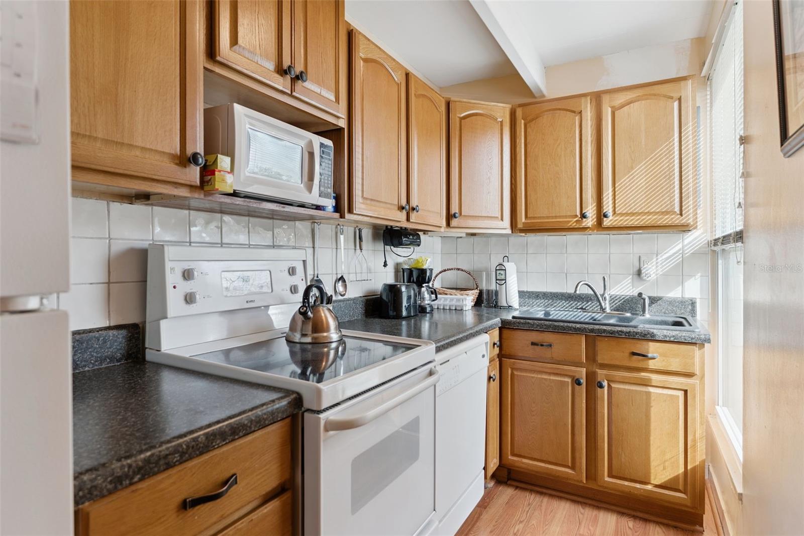 LAKESHORE CLUB - Residential