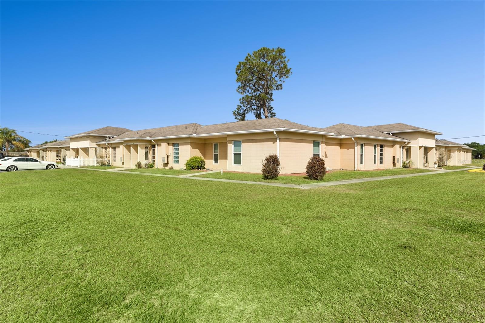 LAKESHORE CLUB - Residential