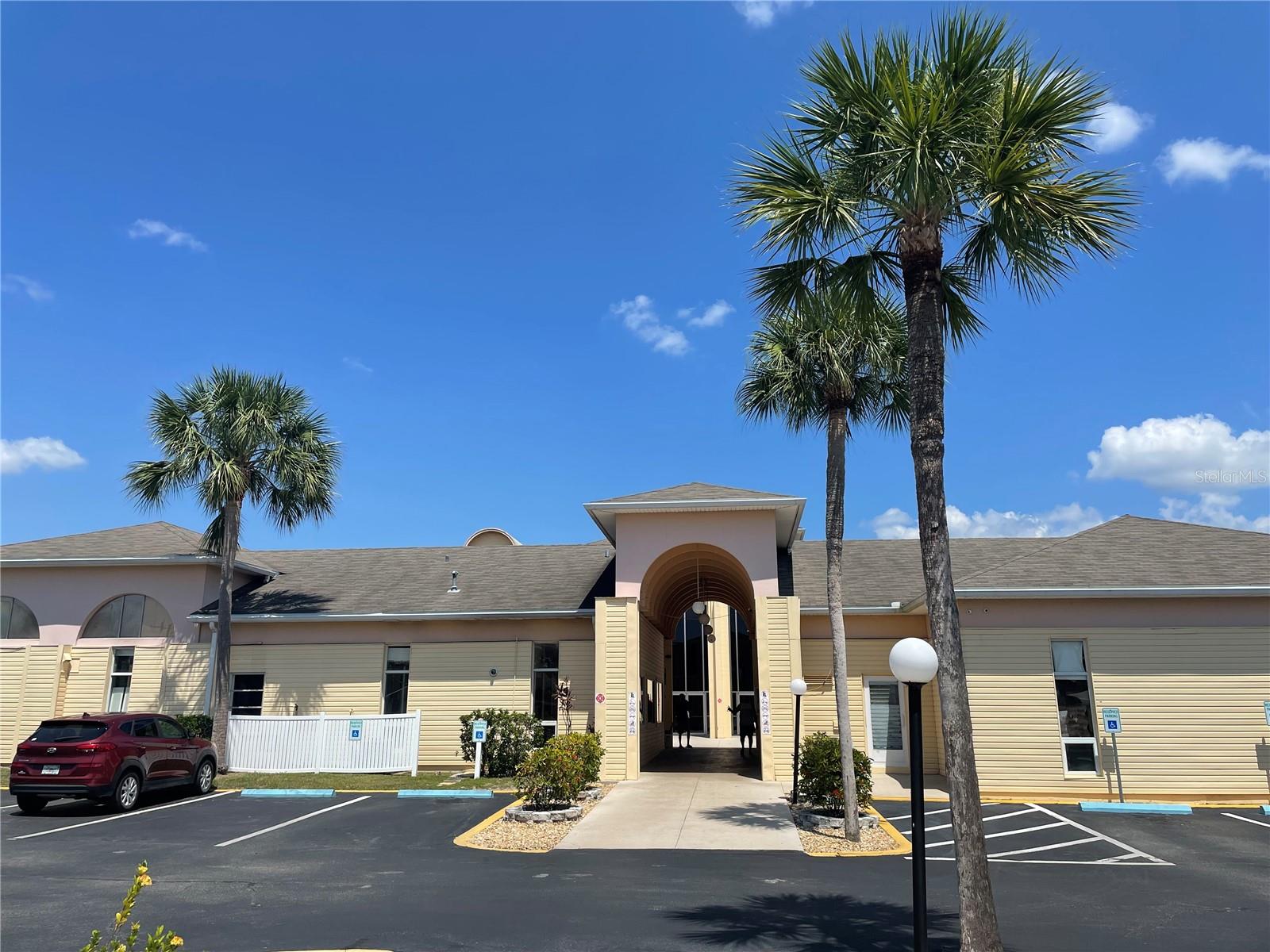 LAKESHORE CLUB - Residential