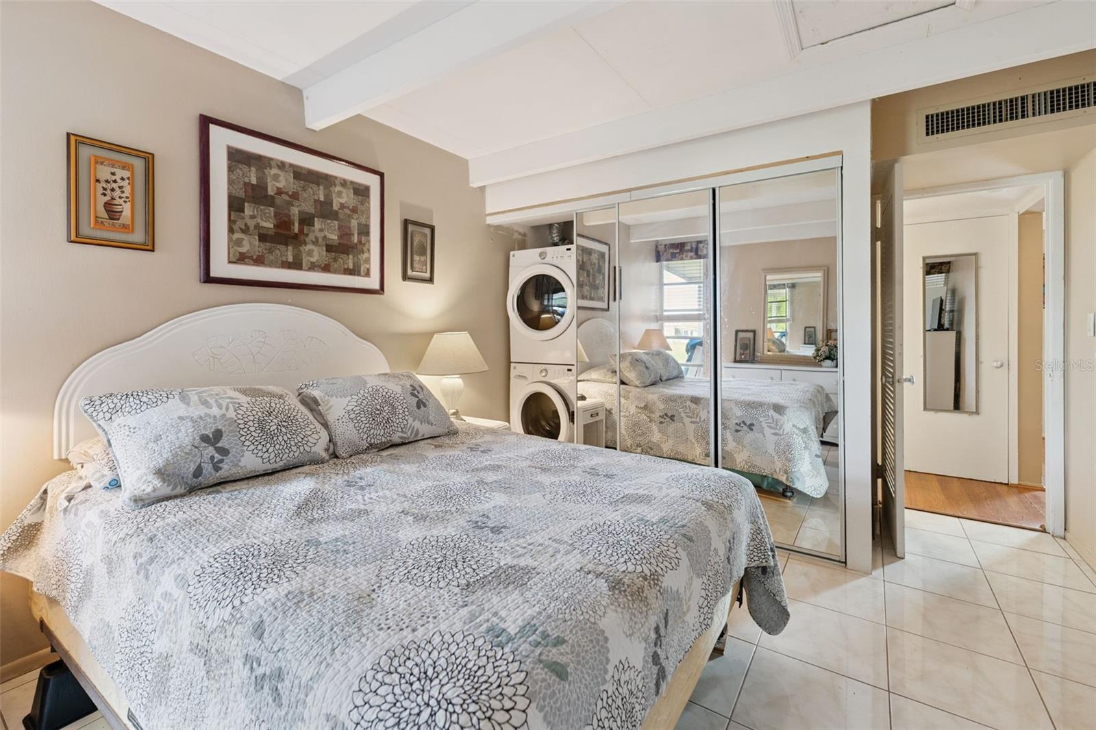 LAKESHORE CLUB - Residential