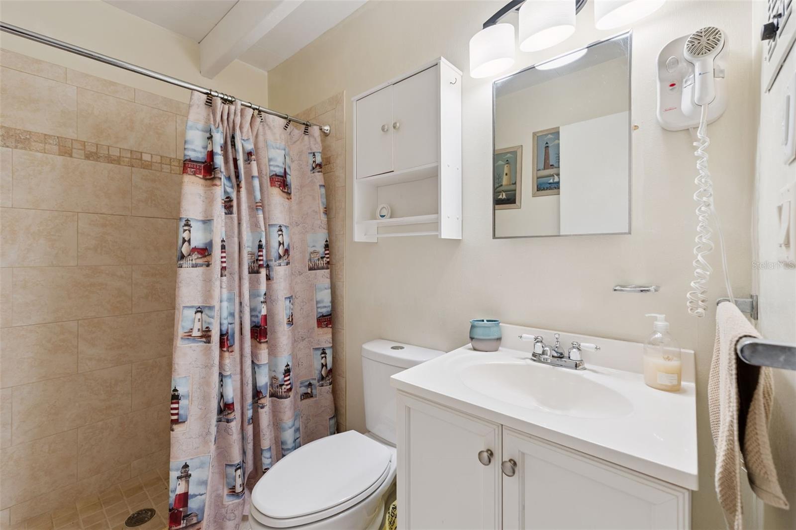 LAKESHORE CLUB - Residential