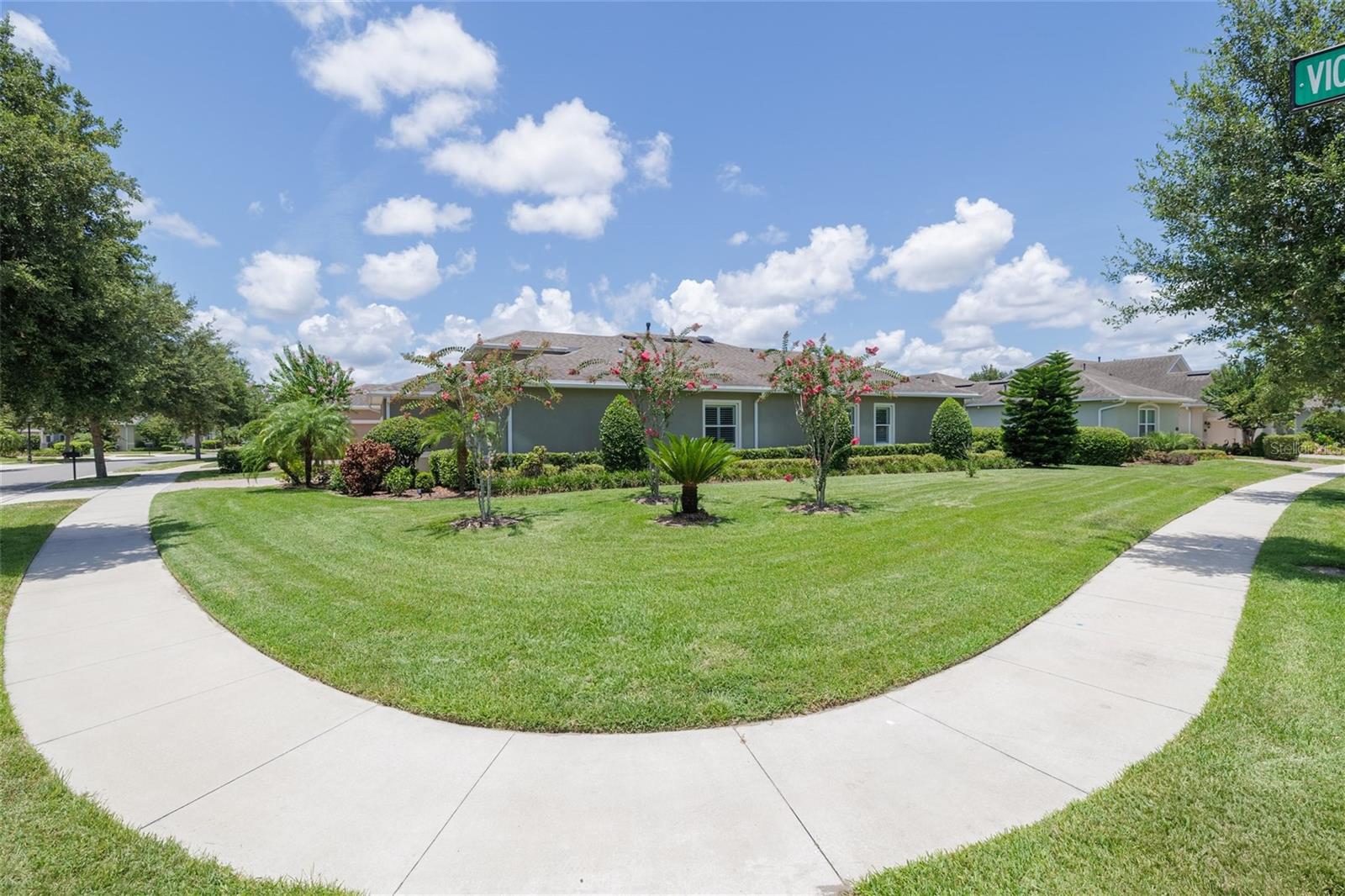 1653 VICTORIA GARDENS DRIVE