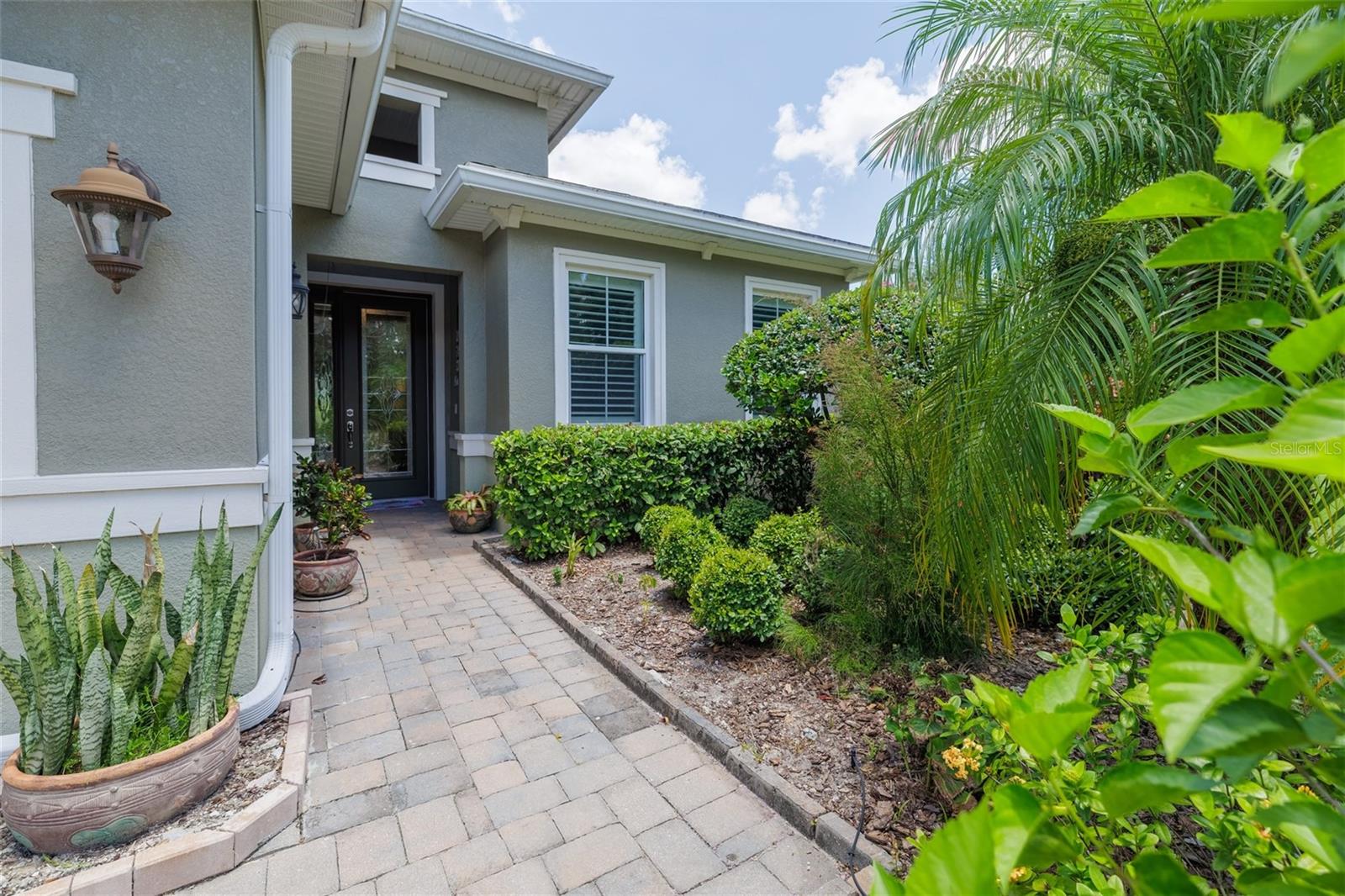 1653 VICTORIA GARDENS DRIVE