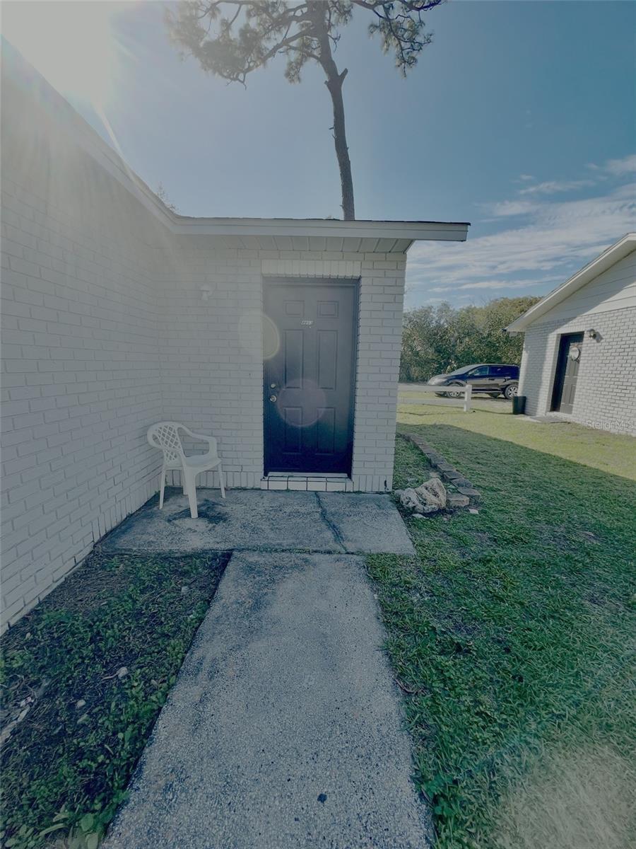 FOR RENT 2BD 1 BTH duplex located in Zephyrhills. Cozy renovated unit with washer/dryer hook up available.