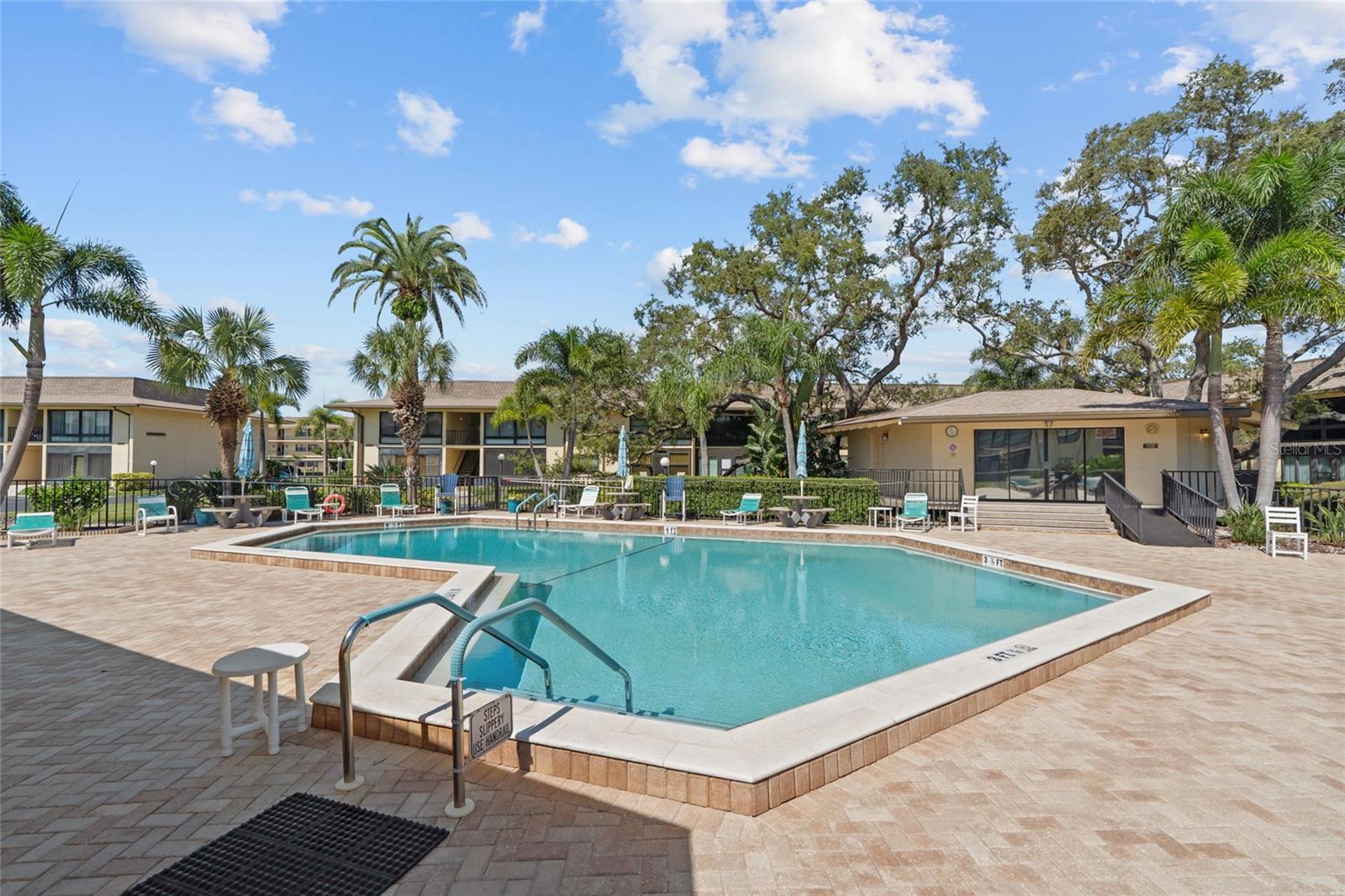 VILLAS DE GOLF CONDO - Residential