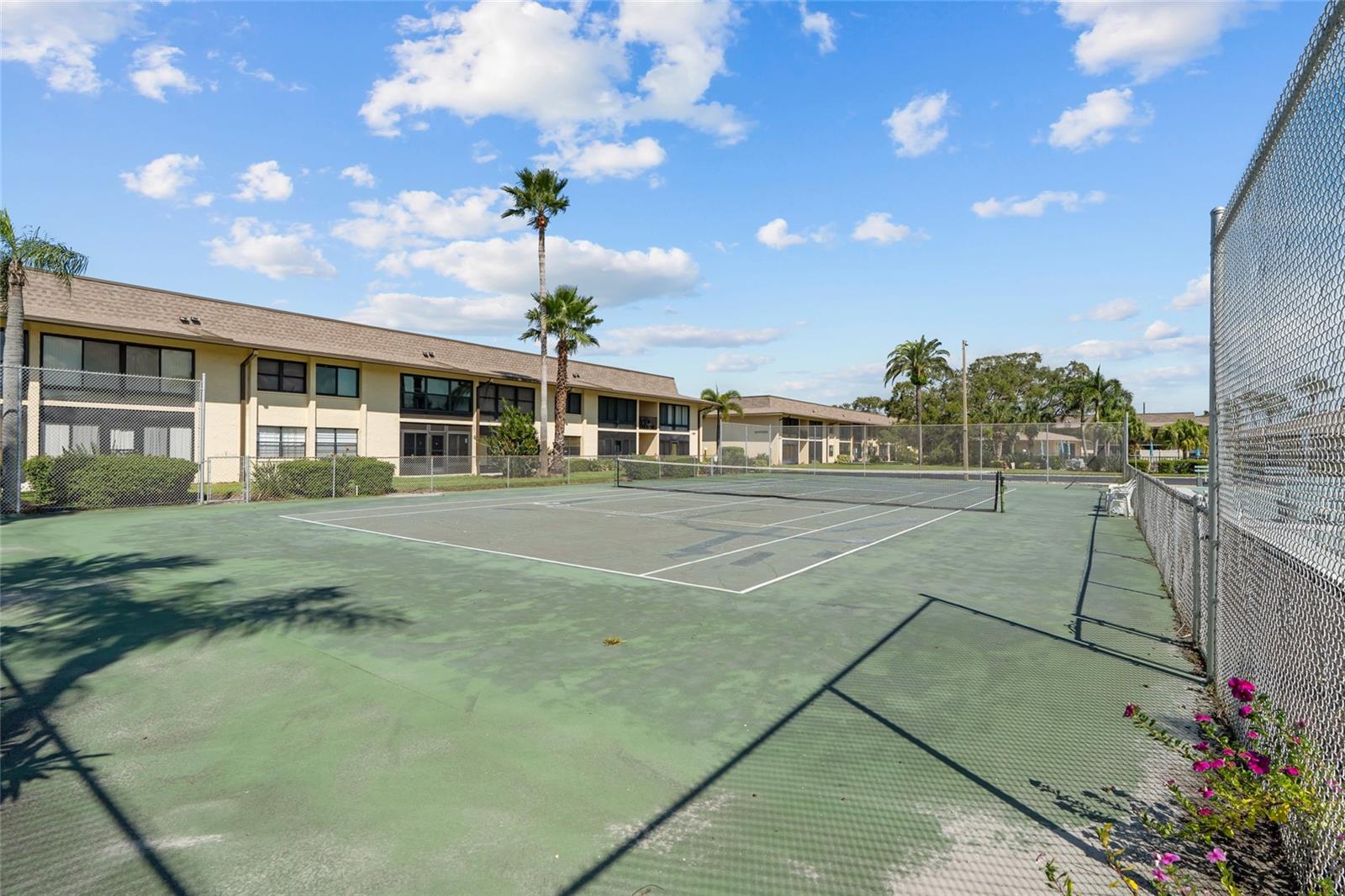 VILLAS DE GOLF CONDO - Residential
