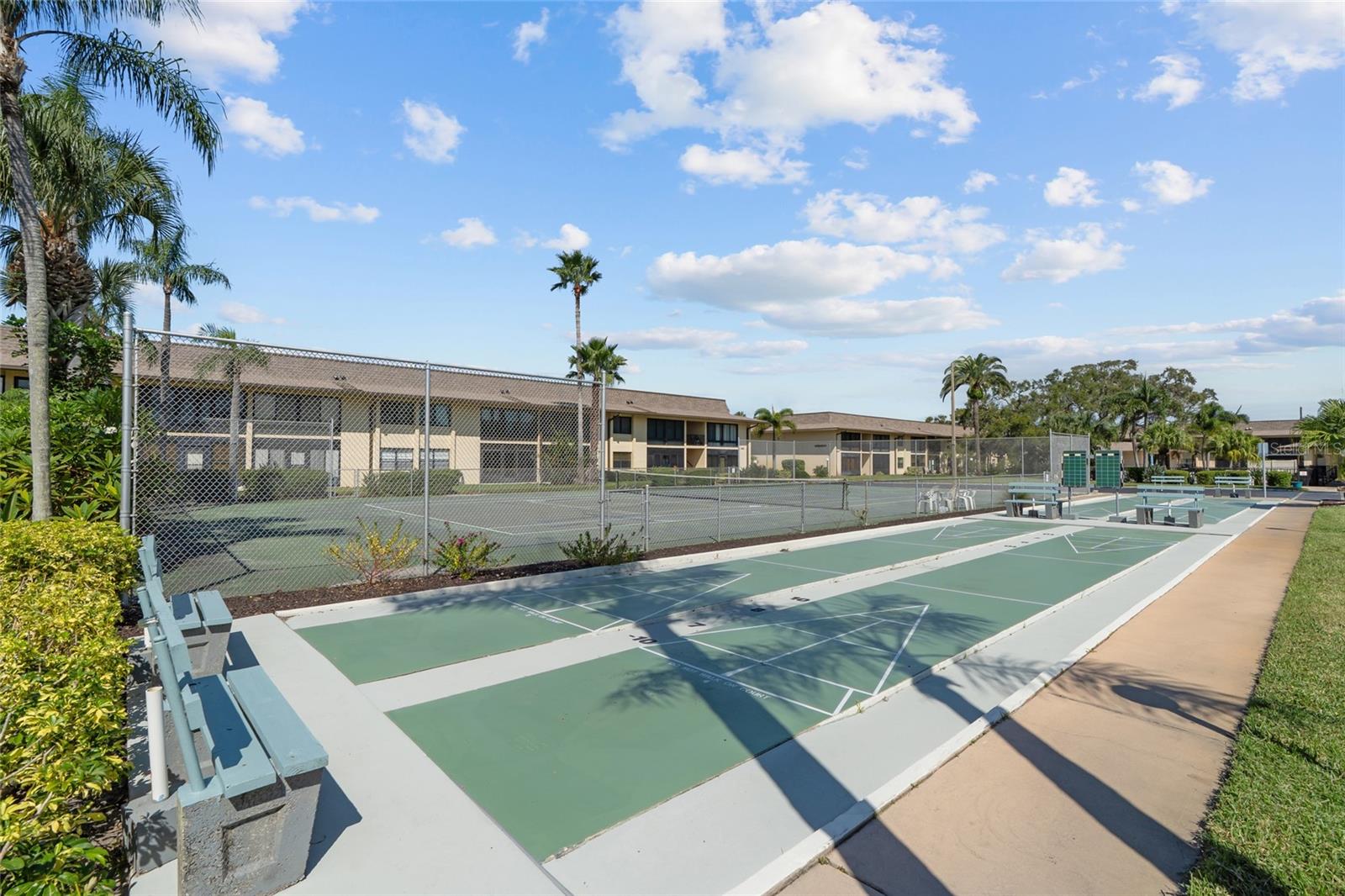 VILLAS DE GOLF CONDO - Residential