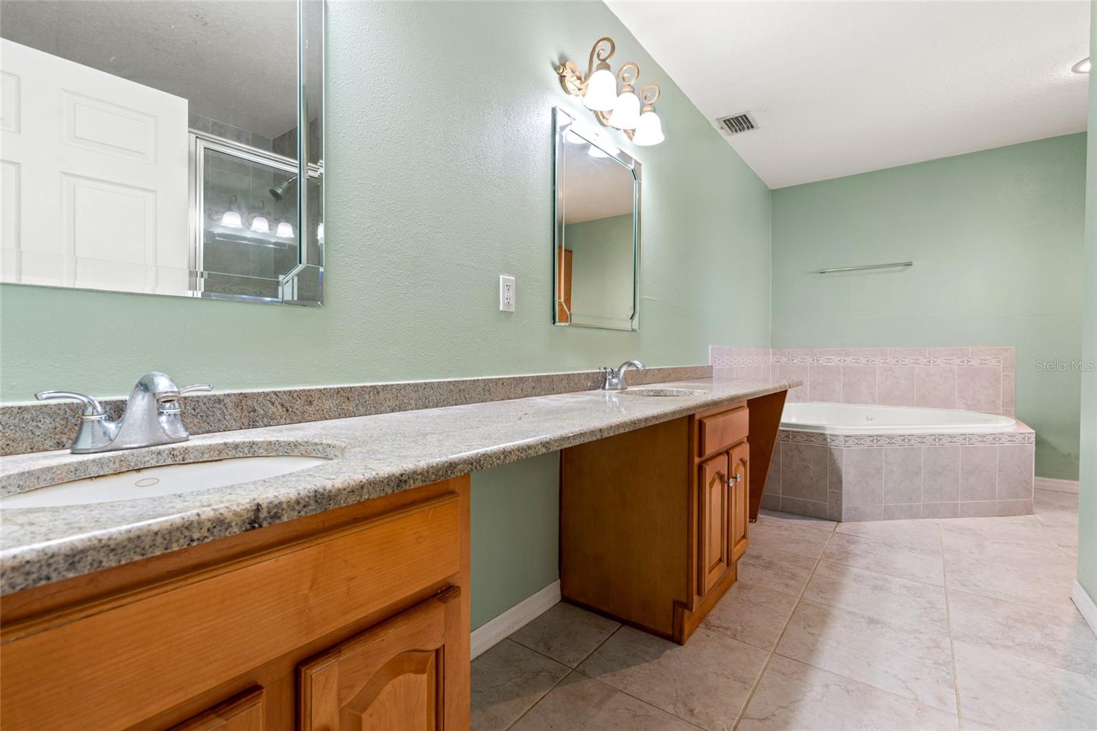 IVELMAR ESTATES - Residential