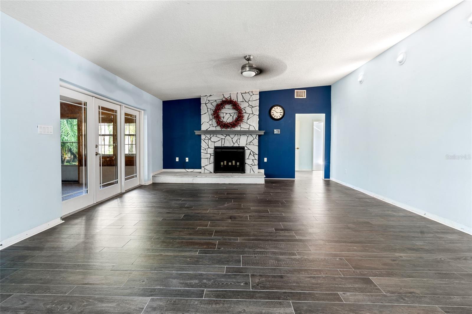 IVELMAR ESTATES - Residential