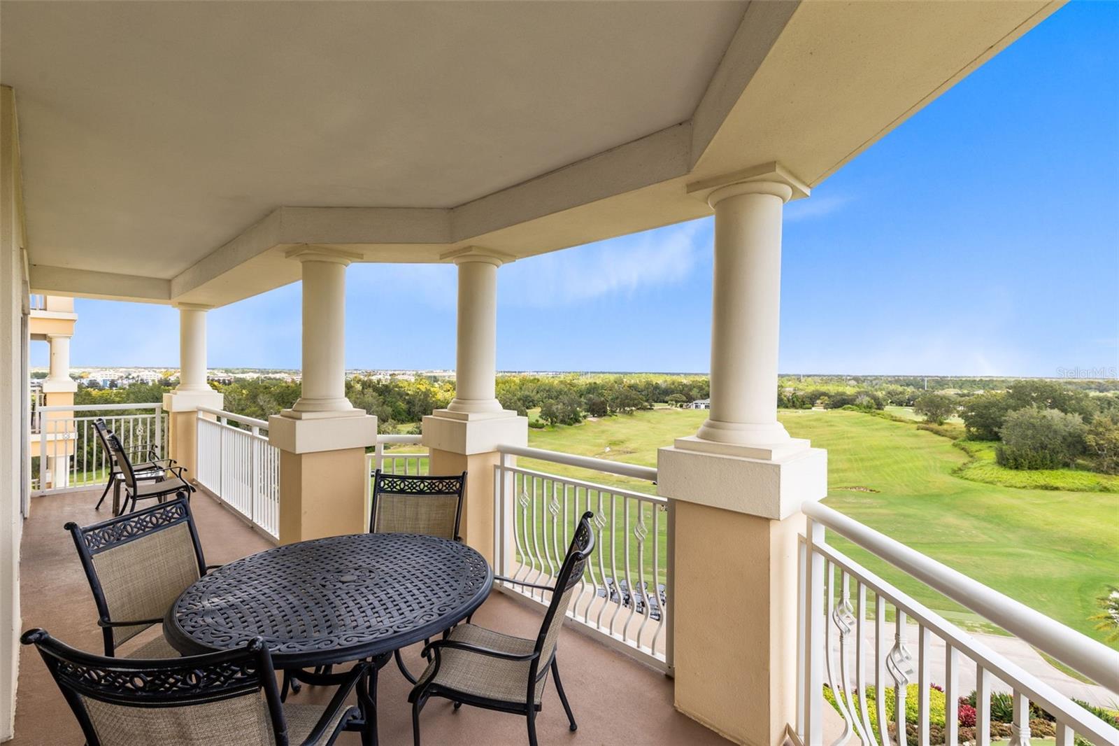 REUNION GRANDE CONDO - Residential