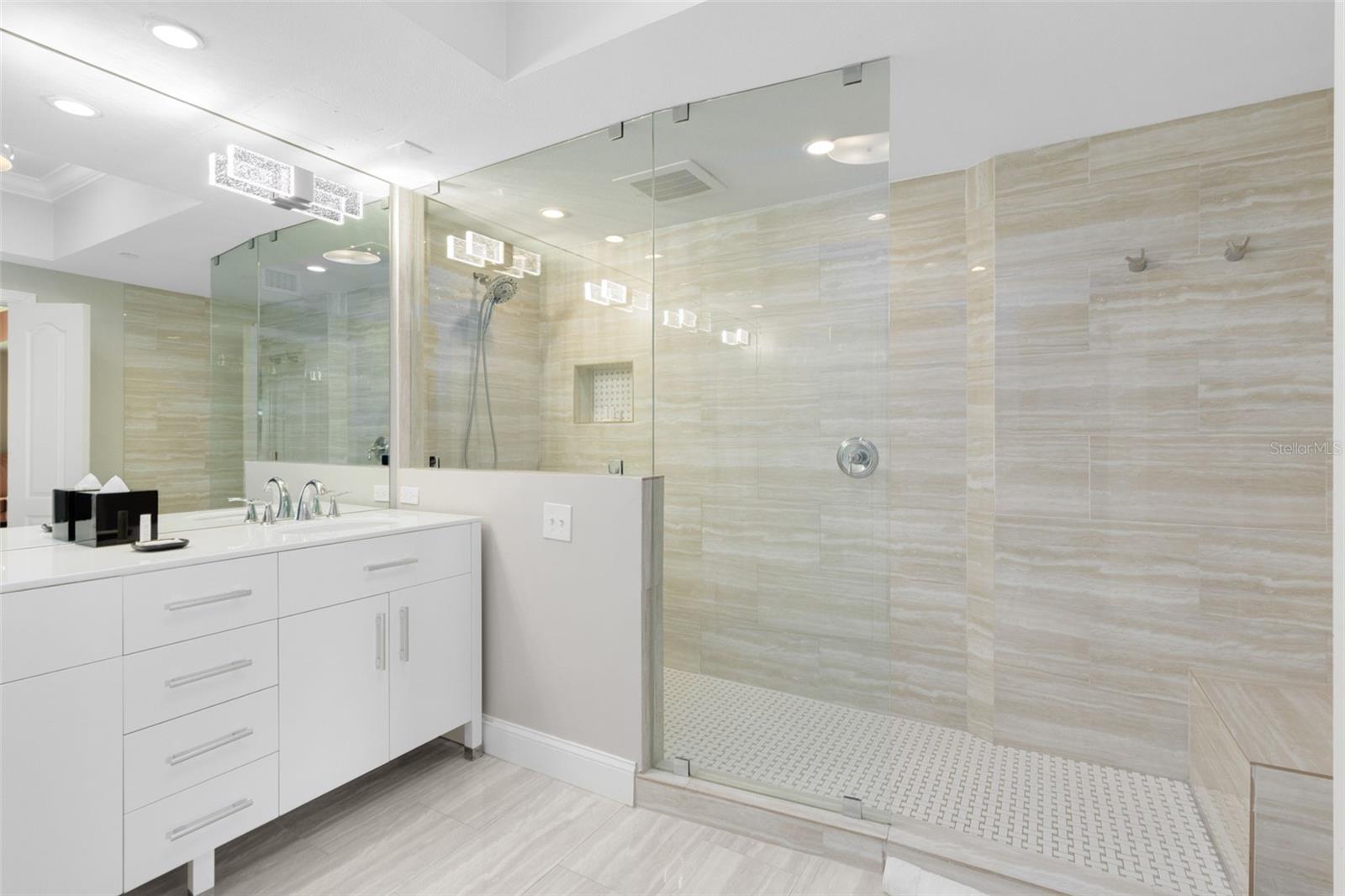 REUNION GRANDE CONDO - Residential