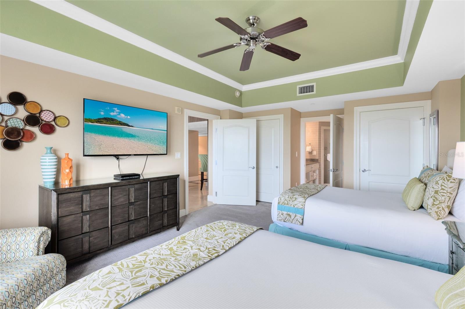 REUNION GRANDE CONDO - Residential