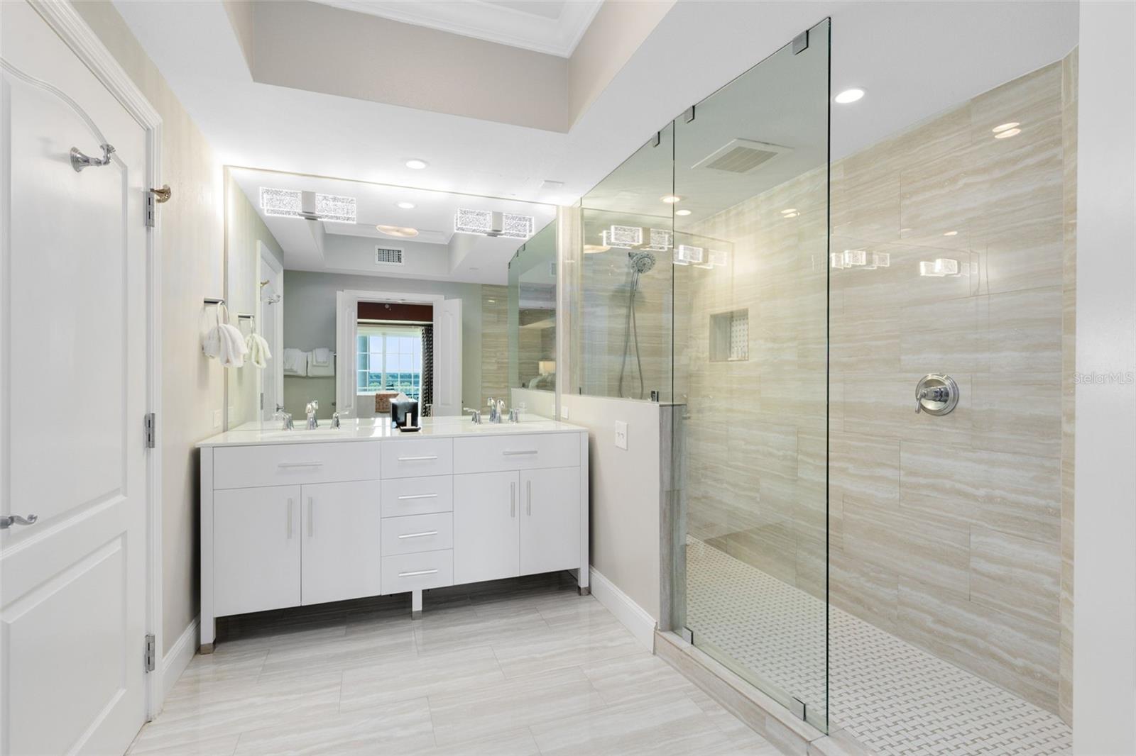 REUNION GRANDE CONDO - Residential